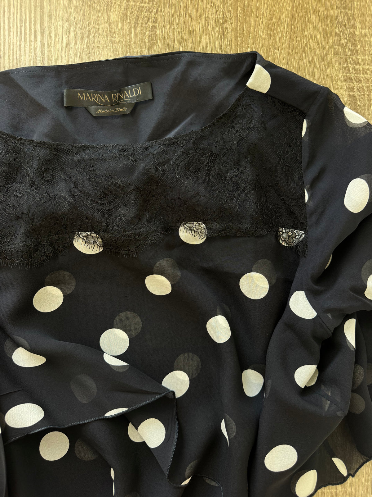 Rochie luxury spectaculoasă MARINA RINALDI din 100% mătase naturală cu print buline si detalii din dantelă ( mărimea L)