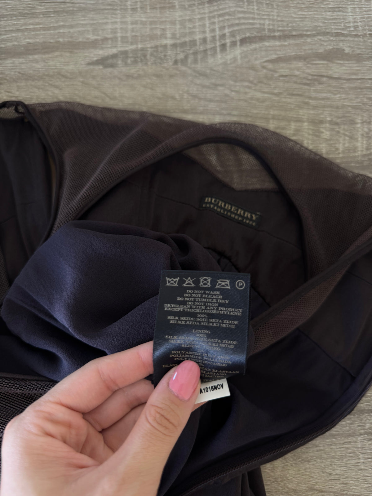Rochie luxury BURBERRY din 100% mătase naturală extrem de finuță și calitativă ( mărimea XS)