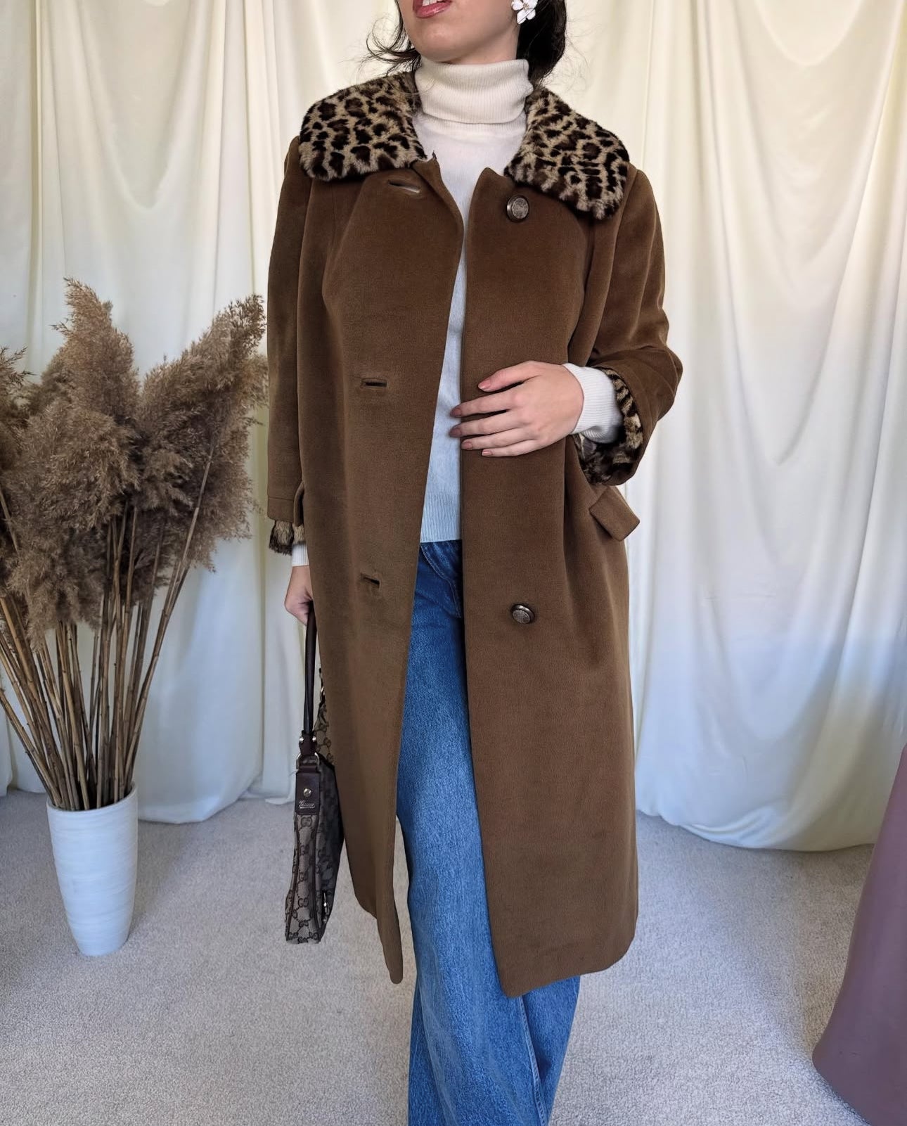 Piesa vintage de lux din lână și blana naturală