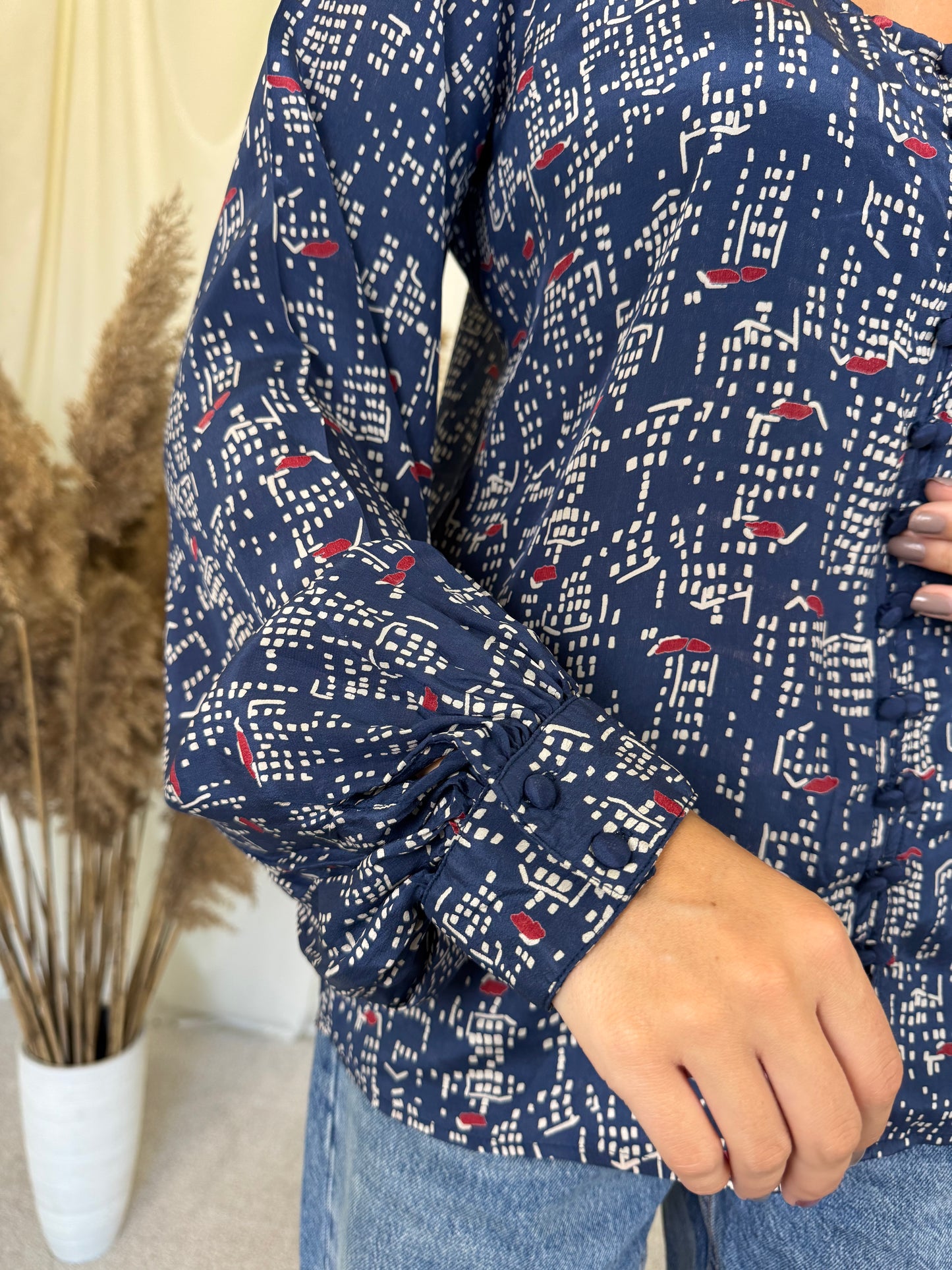 Cămașă vintage din mătase bleu cu print și mâneci ample 
(Mărimea S/M)