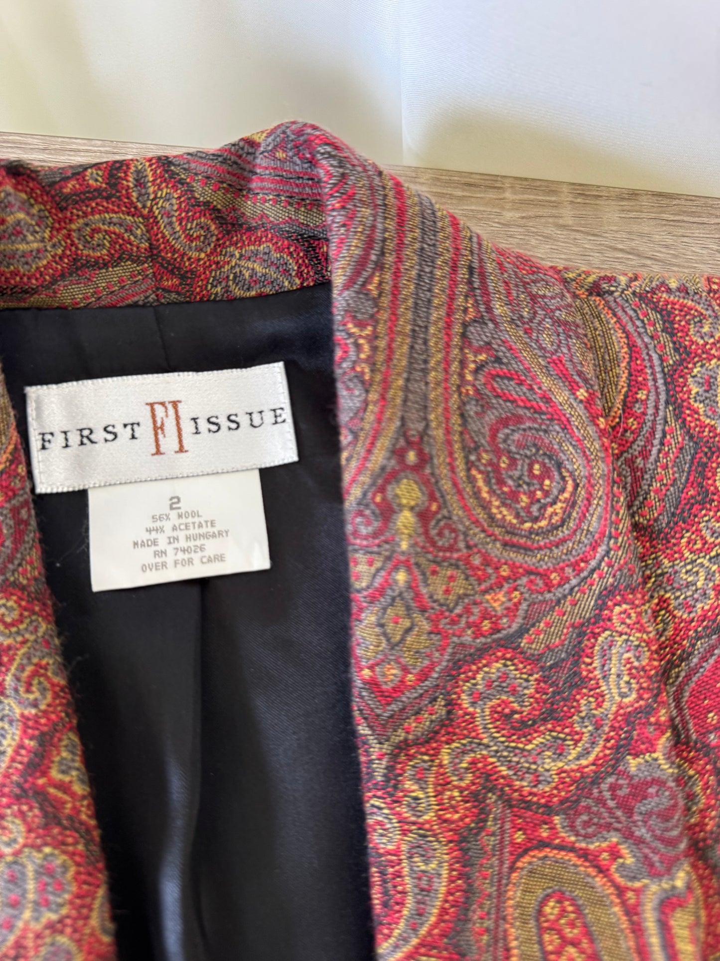 Sacou superb din lana și acetat cu print în stil Etro și umeri marcați 
(Mărimea S)