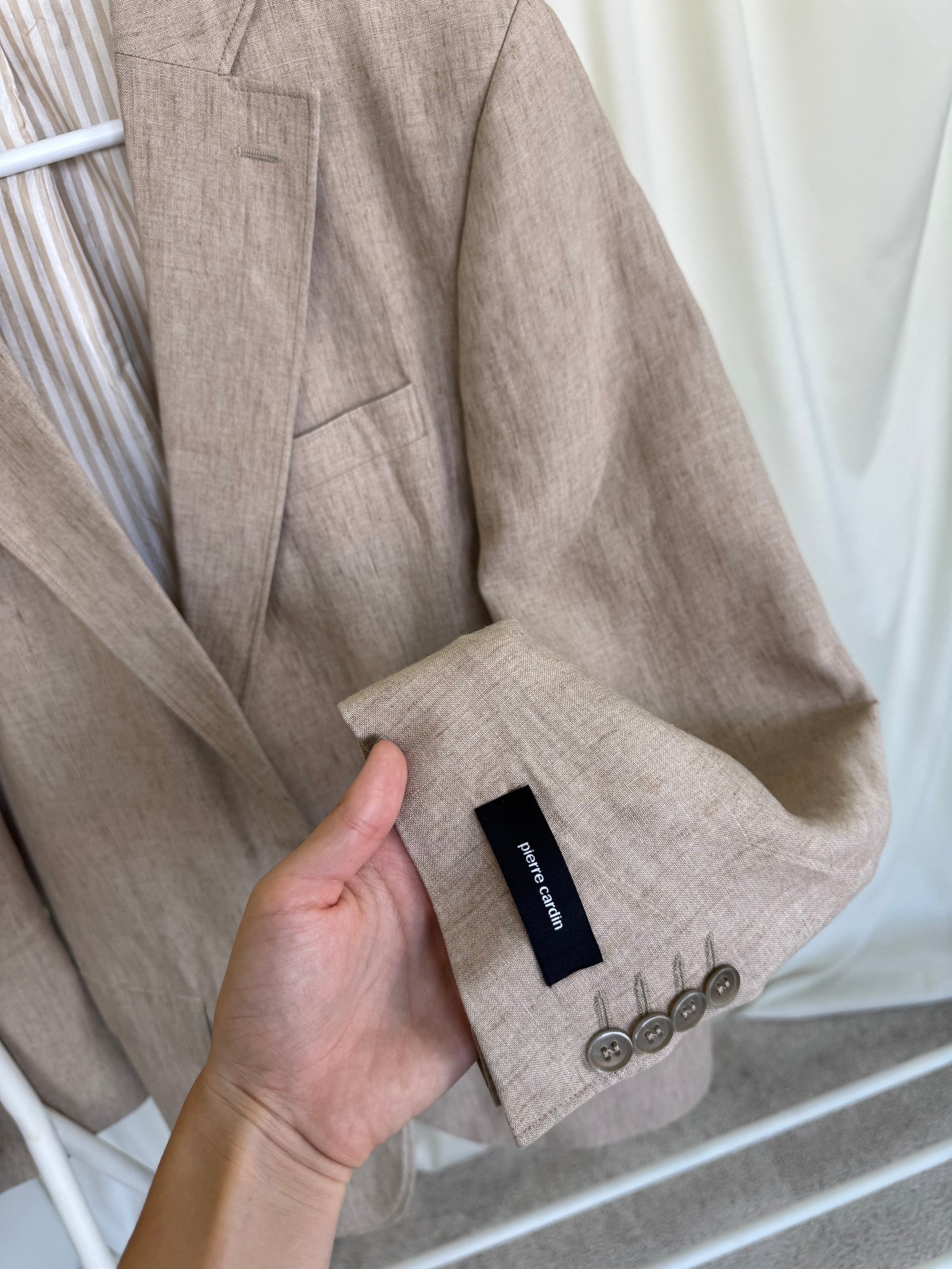 Sacou PIERRE CARDIN de vară din 100% in
Stare impecabilă / ca nou. 
(Mărimea M/L)
