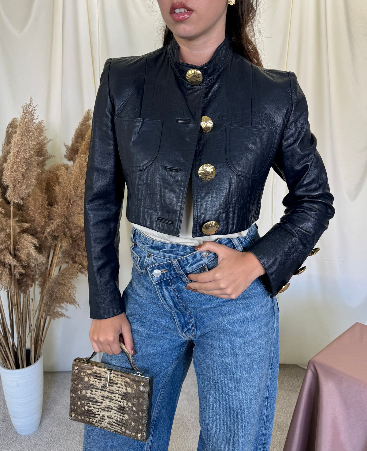 Jacheta vintage crop din piele naturală cu nasturi masivi aurii ( mărimea S)
