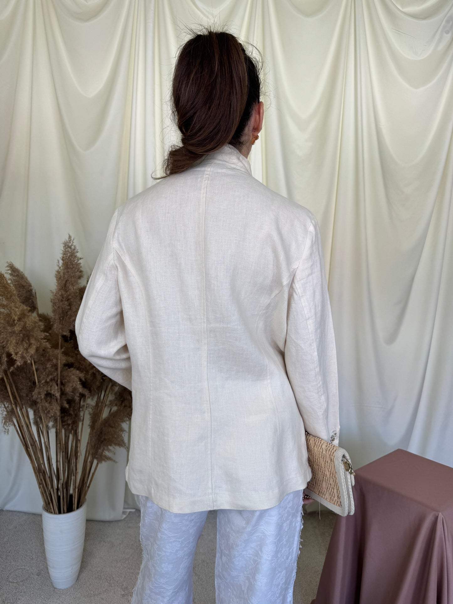 Sacou de vară din 100% in cu broderie superbă ( mărimea L)