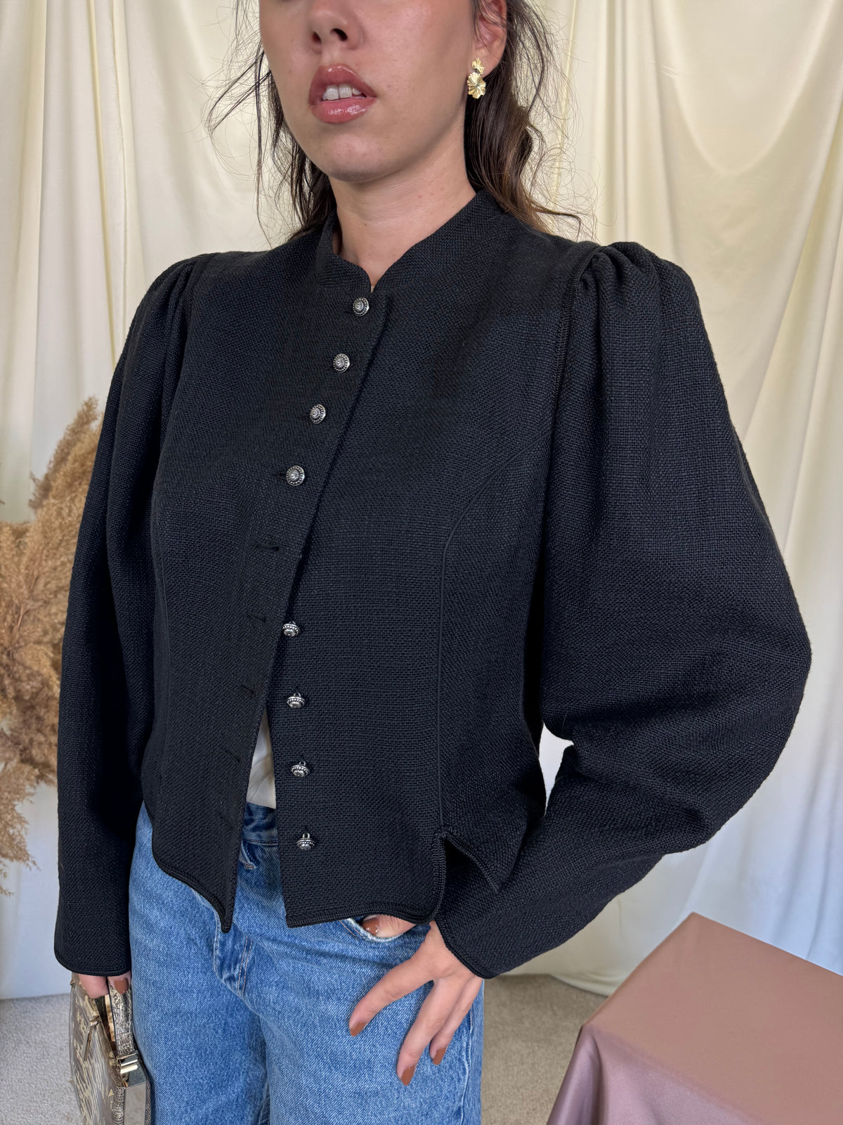 Sacou tip jachetă vintage cu umeri accentuați din bumbac și in structurat și nasturi metalici ( mărimea L/XL)
