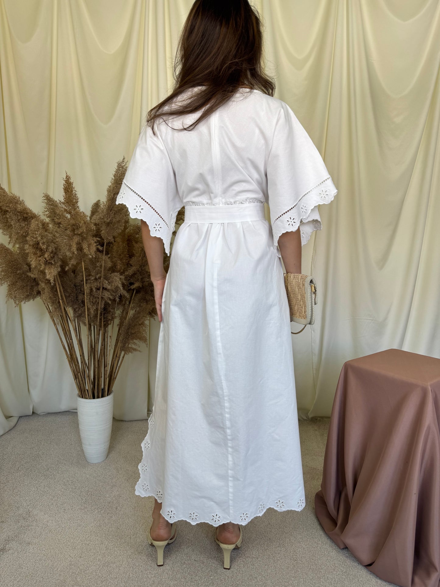 Rochie Max Mara din bumbac și in cu broderie superbă, mâneci ample și cordon pentru marcarea taliei ( mărimea M)