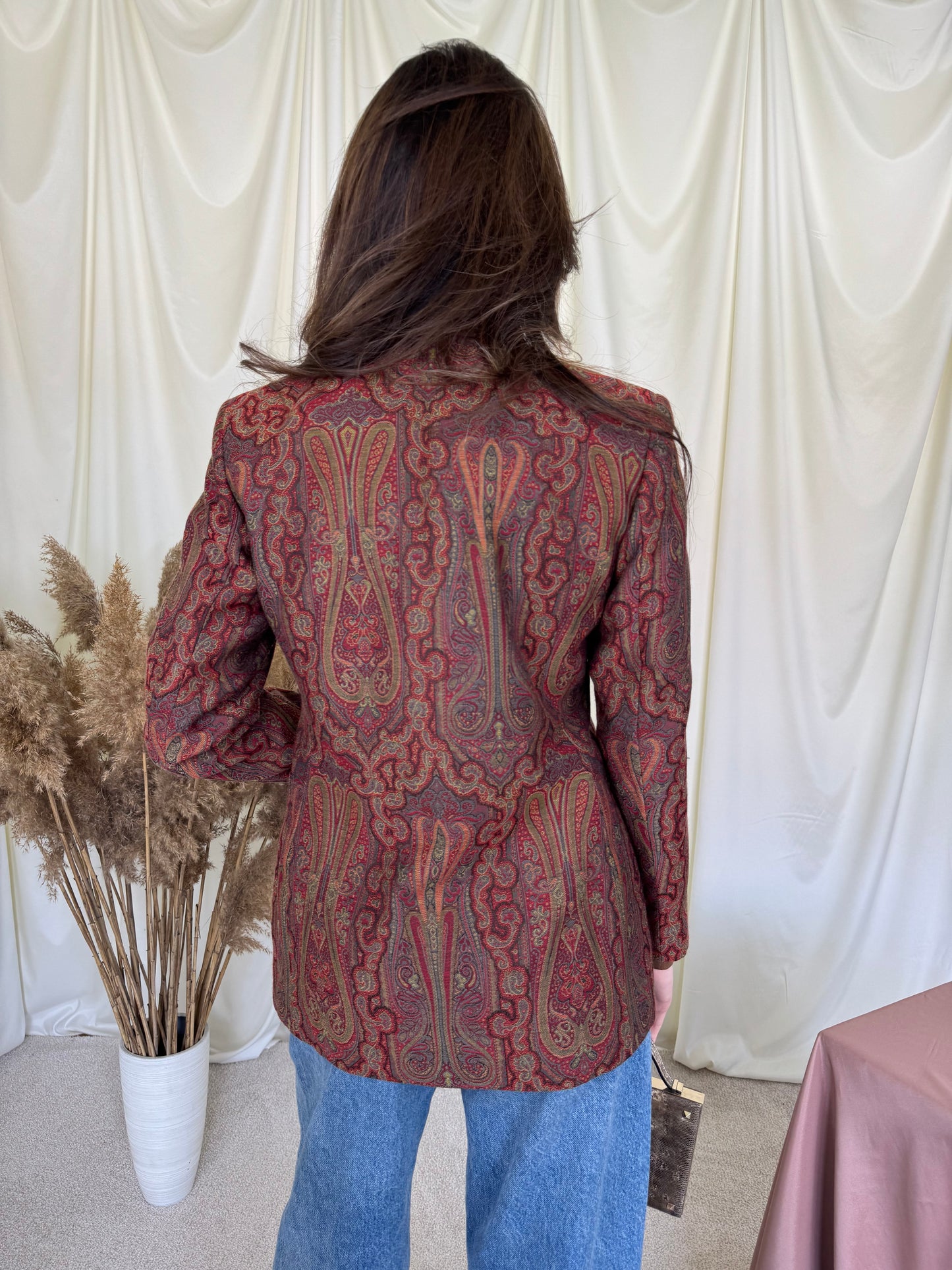 Sacou superb din lana și acetat cu print în stil Etro și umeri marcați 
(Mărimea S)