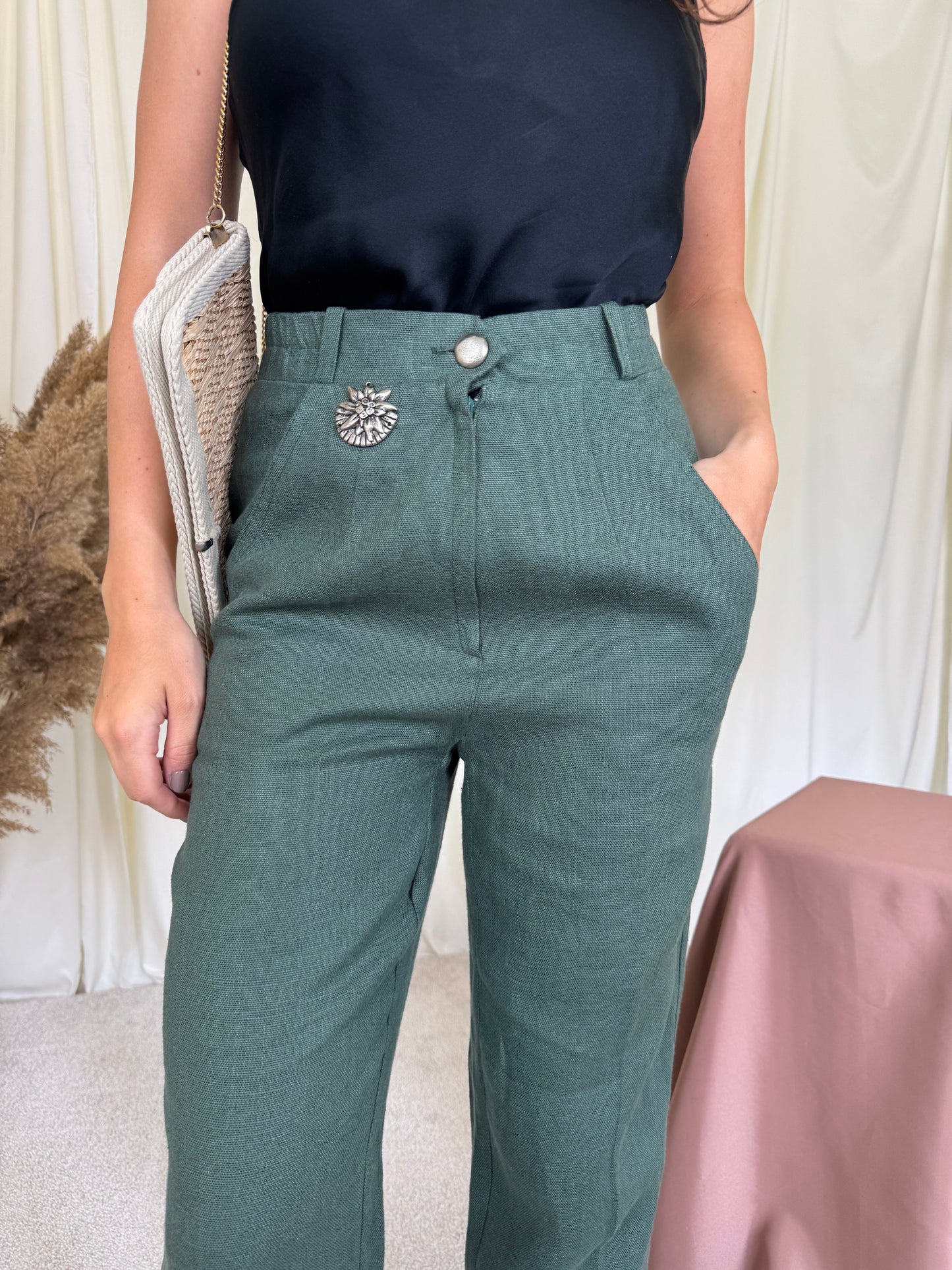 Pantalon vintage cu talie super înaltă elastică și detaliu metalic 
(Mărimea XS/S)