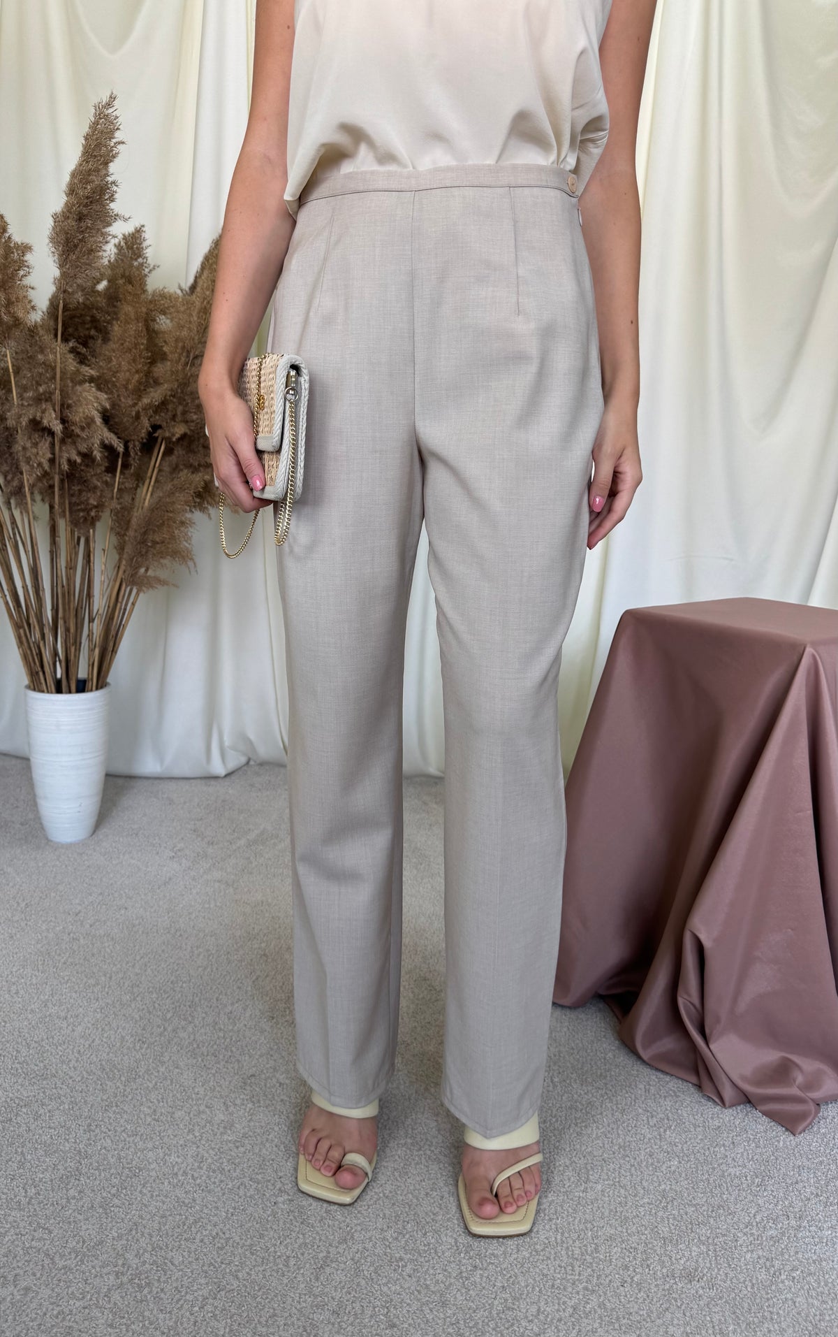 Pantalon vintage din 100% Lână subțire cu talie înaltă ( mărimea M)
