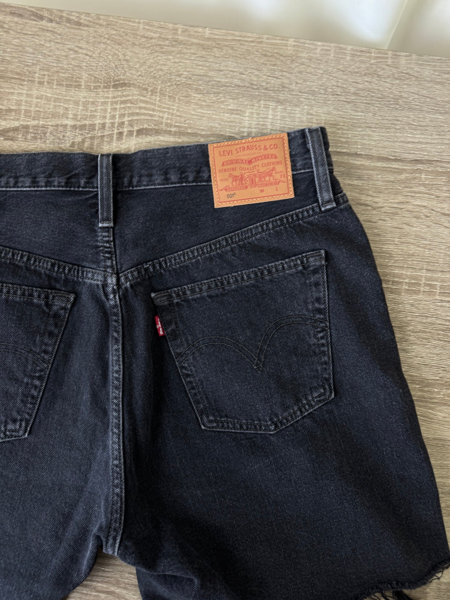 Levi’s 501 Negru cu talie înaltă ( mărimea M)