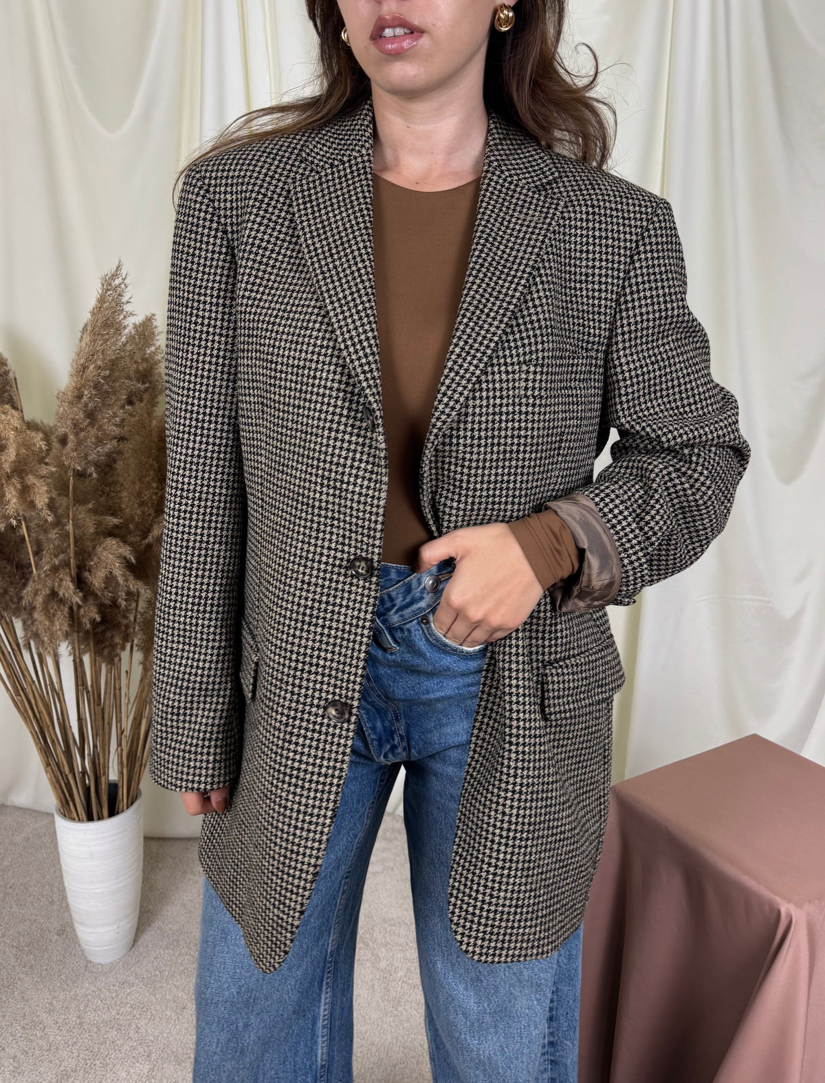 Back! Sacou premium HUGO BOSS în croi bărbătesc din lana tip tweed de lana ( mărimea L)