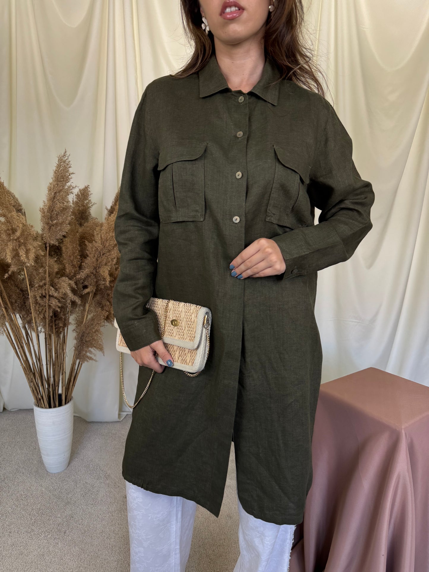 Tunica verde army din 100% in cu șlițuri laterale, produs nou( mărimea L- L/XL)