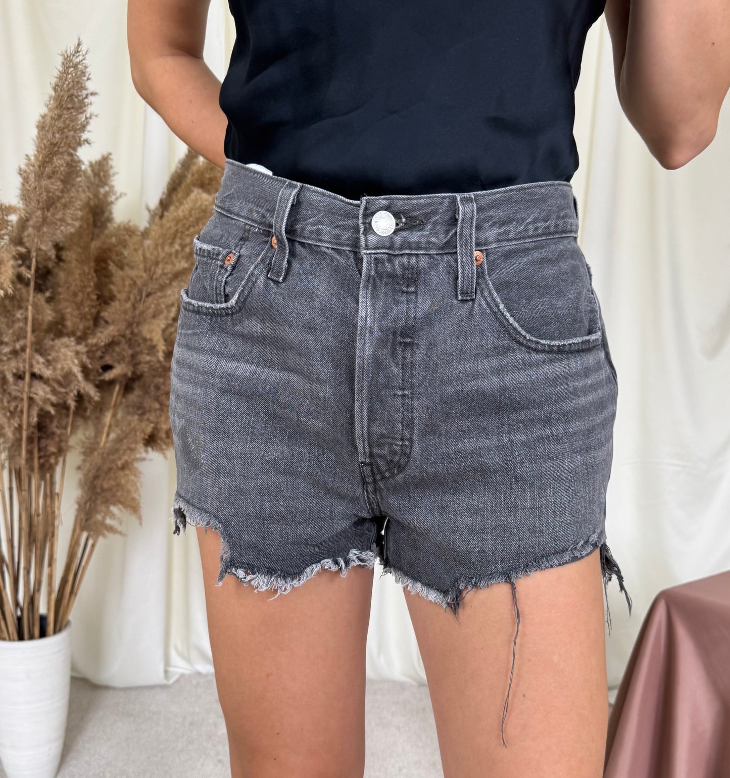 Levi’s 501 Gri cu rupturi cool ( mărimea M)