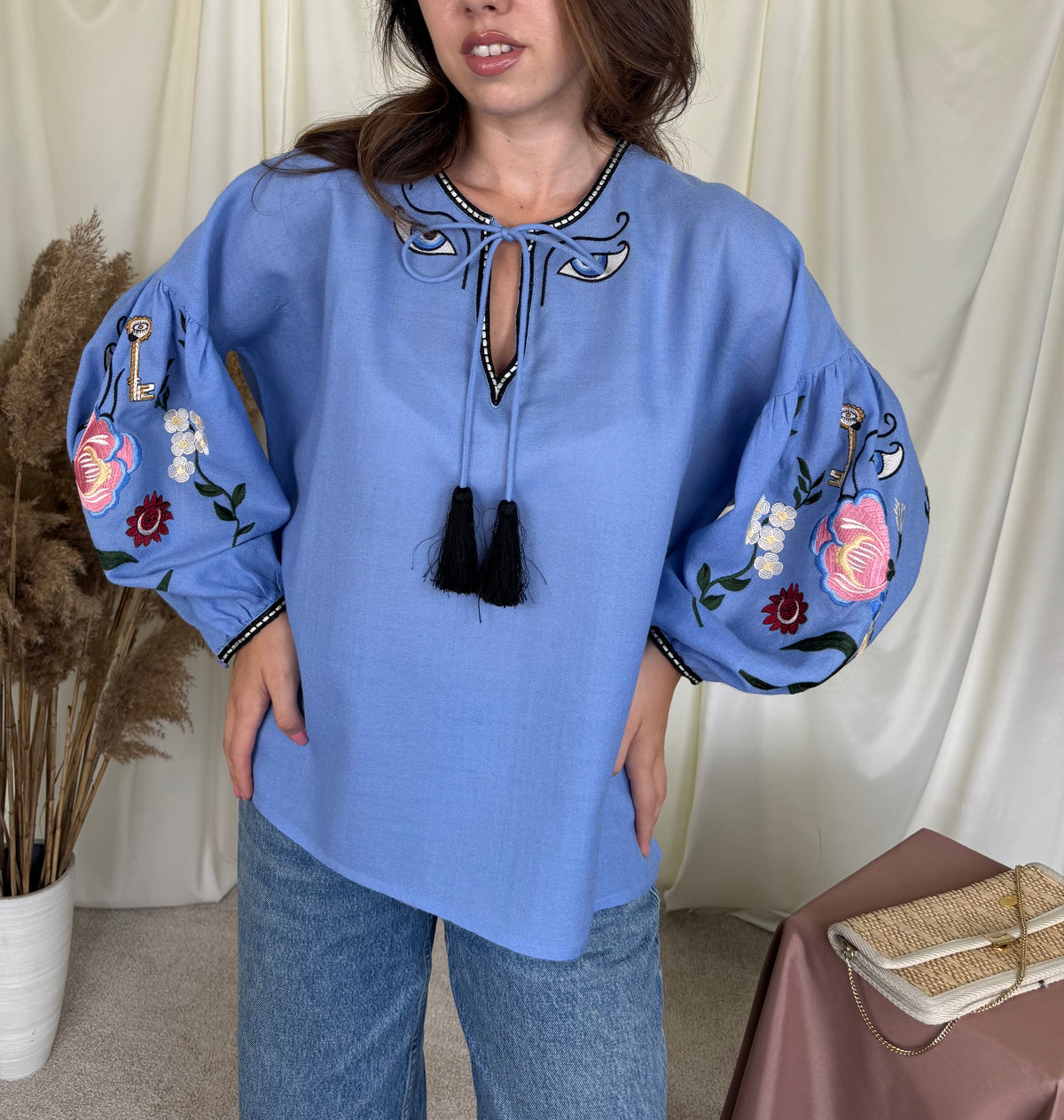 Cămașă ESSENTIEL din 100% lână baby blue cu print brodat, mâneci ample ( mărimea S-M/L)