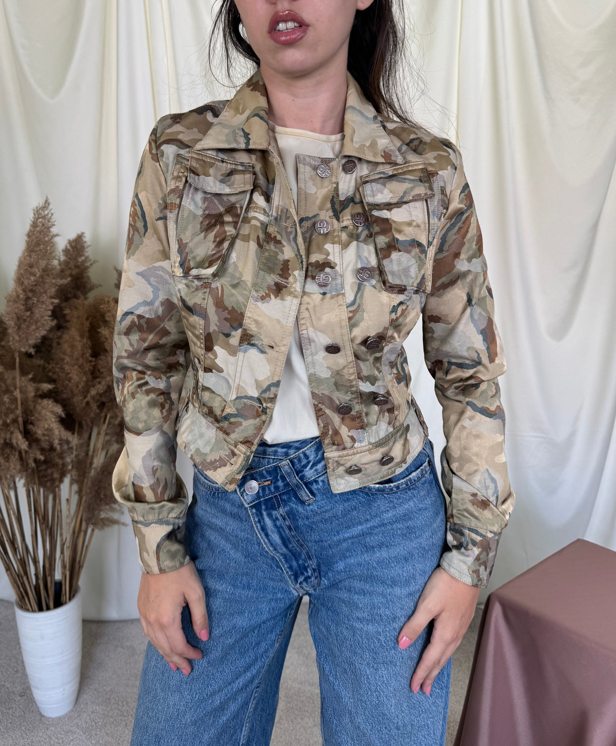 Geacă vintage premium GIANFRANCO FERRE din bumbac cu print army și nasturi inscripționați ( mărimea XS )