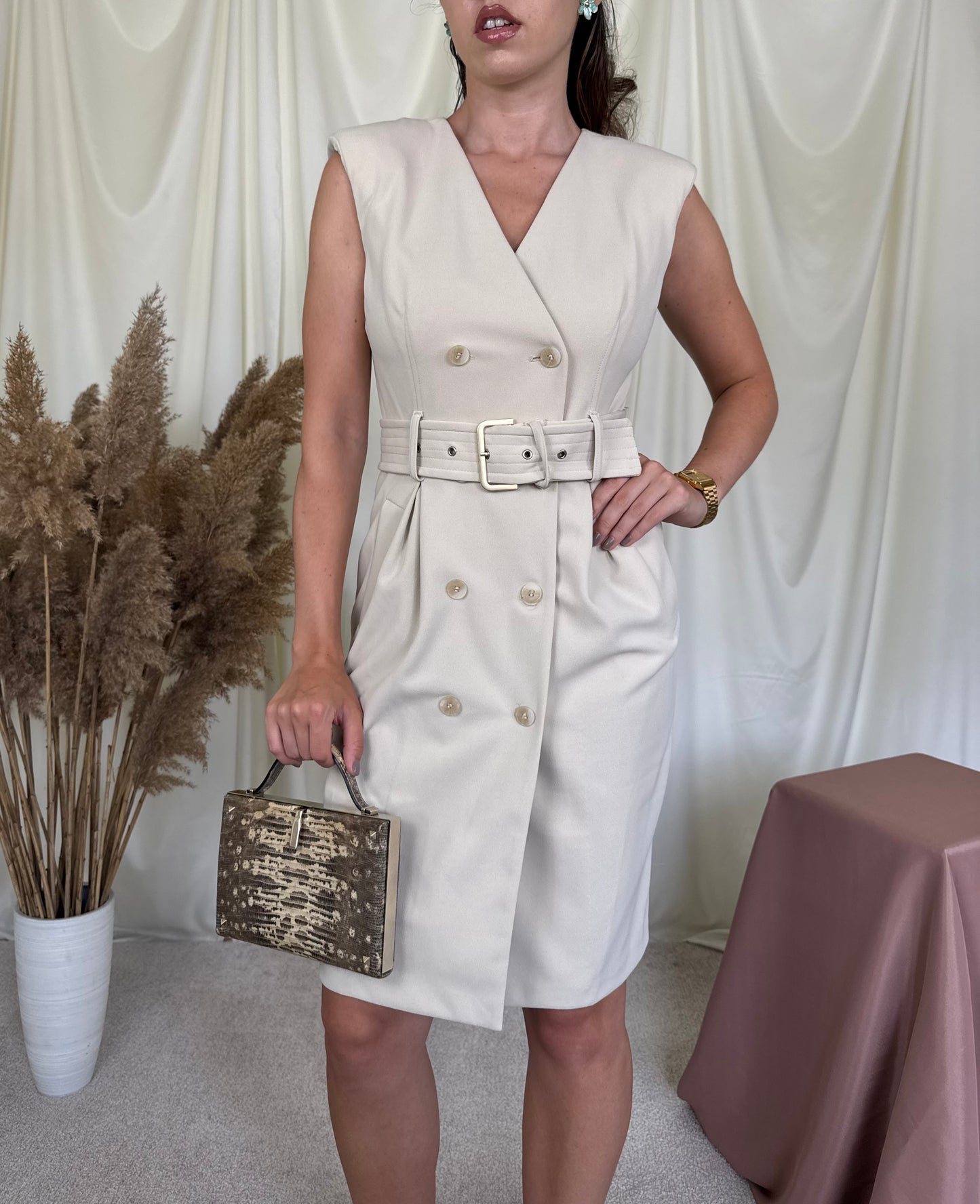 Rochie nouă CALVIN KLEIN cu centura pentru marcarea taliei 
(Mărimea S)