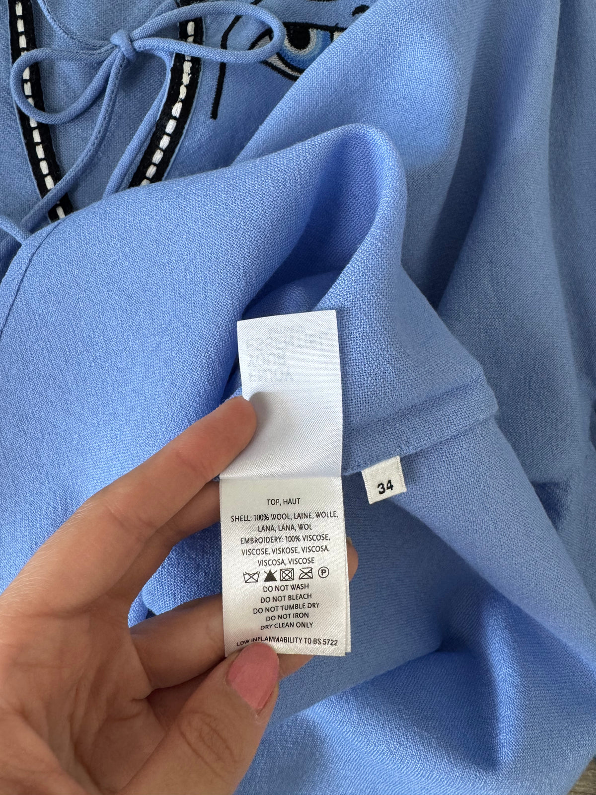 Cămașă ESSENTIEL din 100% lână baby blue cu print brodat, mâneci ample ( mărimea S-M/L)
