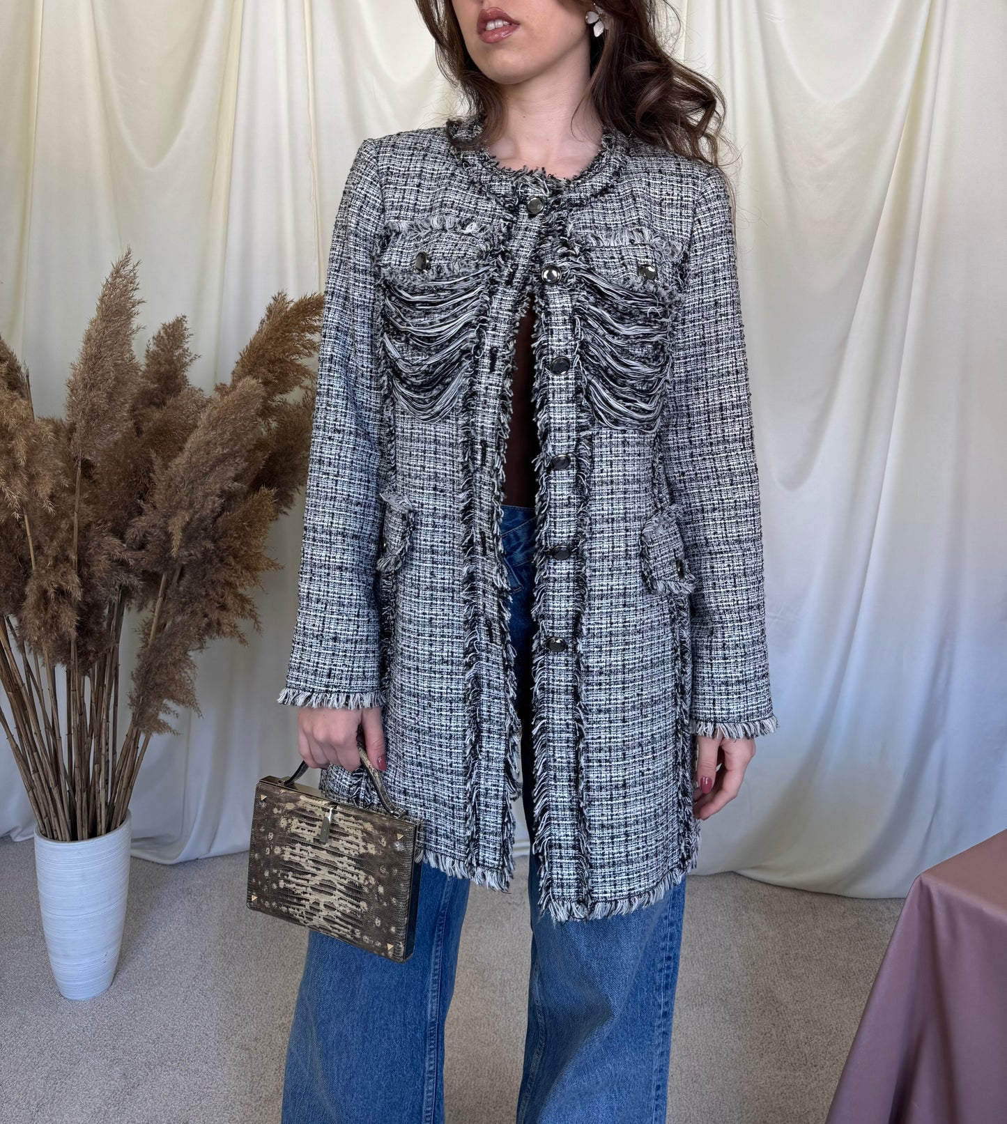 Palton de primăvară premium MADELEINE din tweed superb cu nasturi tip bijuterie 
(Mărimea S)