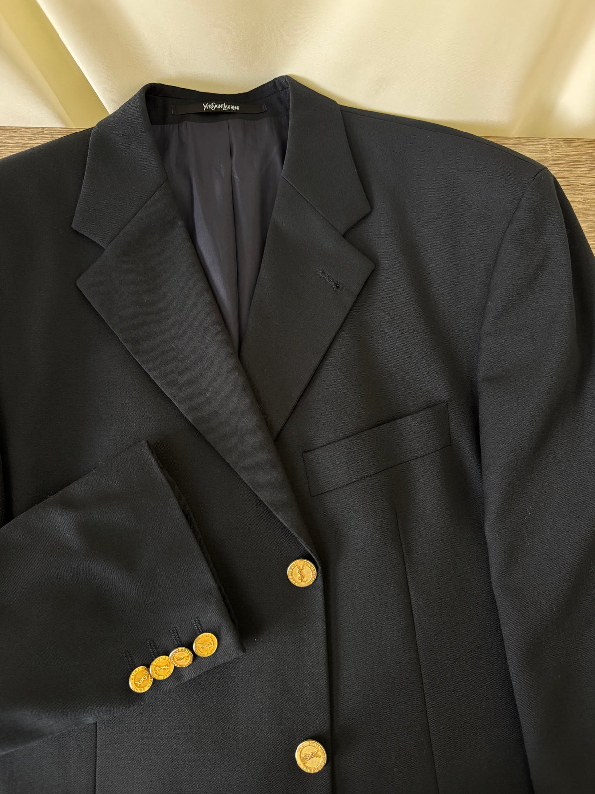 Sacou luxury YvesSaintLaurent din stofă premium 100% lână cu nasturi metalici inscripționați YSL( mărimea L/XL)