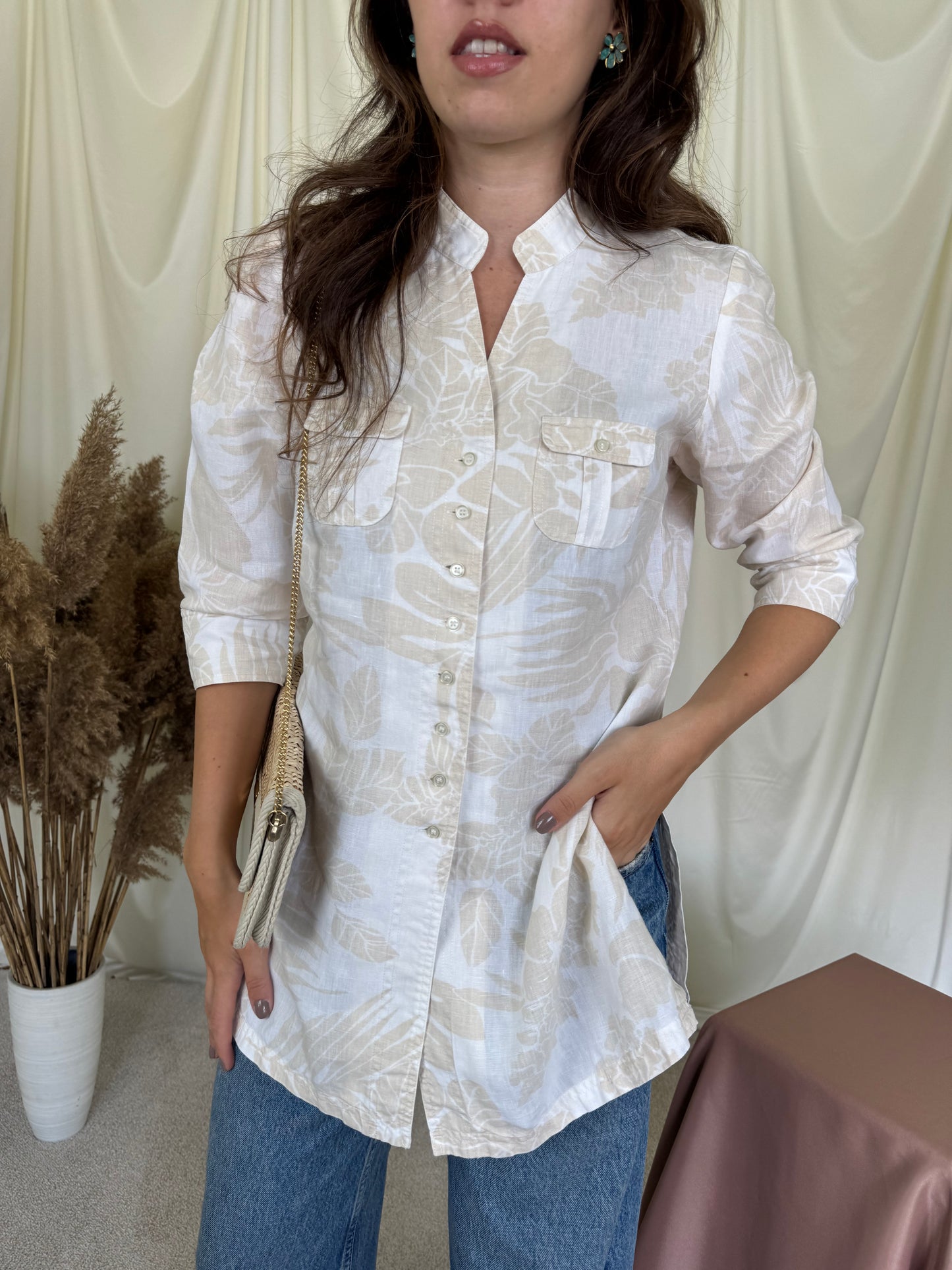 Cămașă superbă din 100% in cu print floral 
(Mărimea S/M)