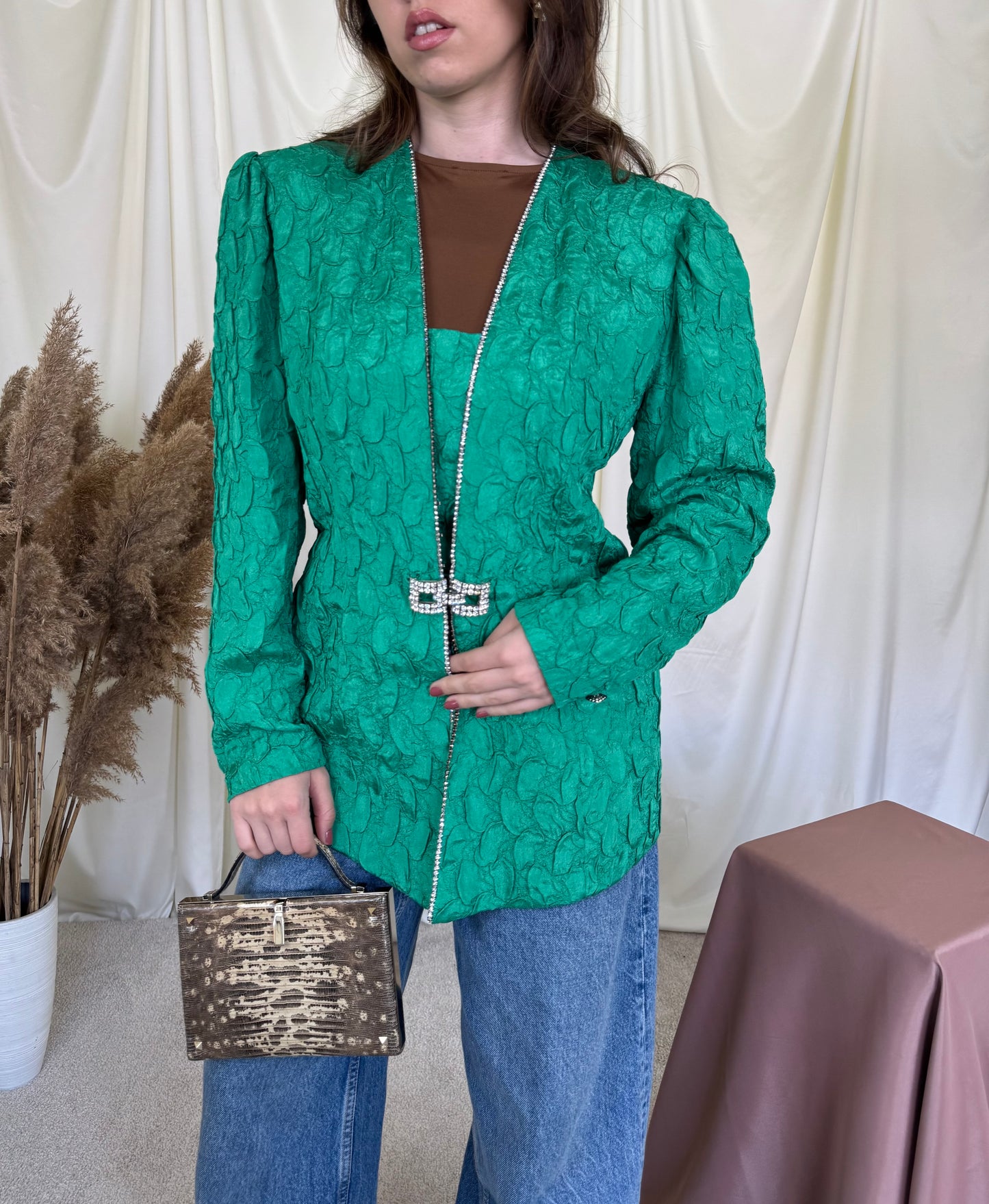 Back. Sacou vintage HANDMADE cu talie cambrata și accesoriu elegant  
(Mărimea M)