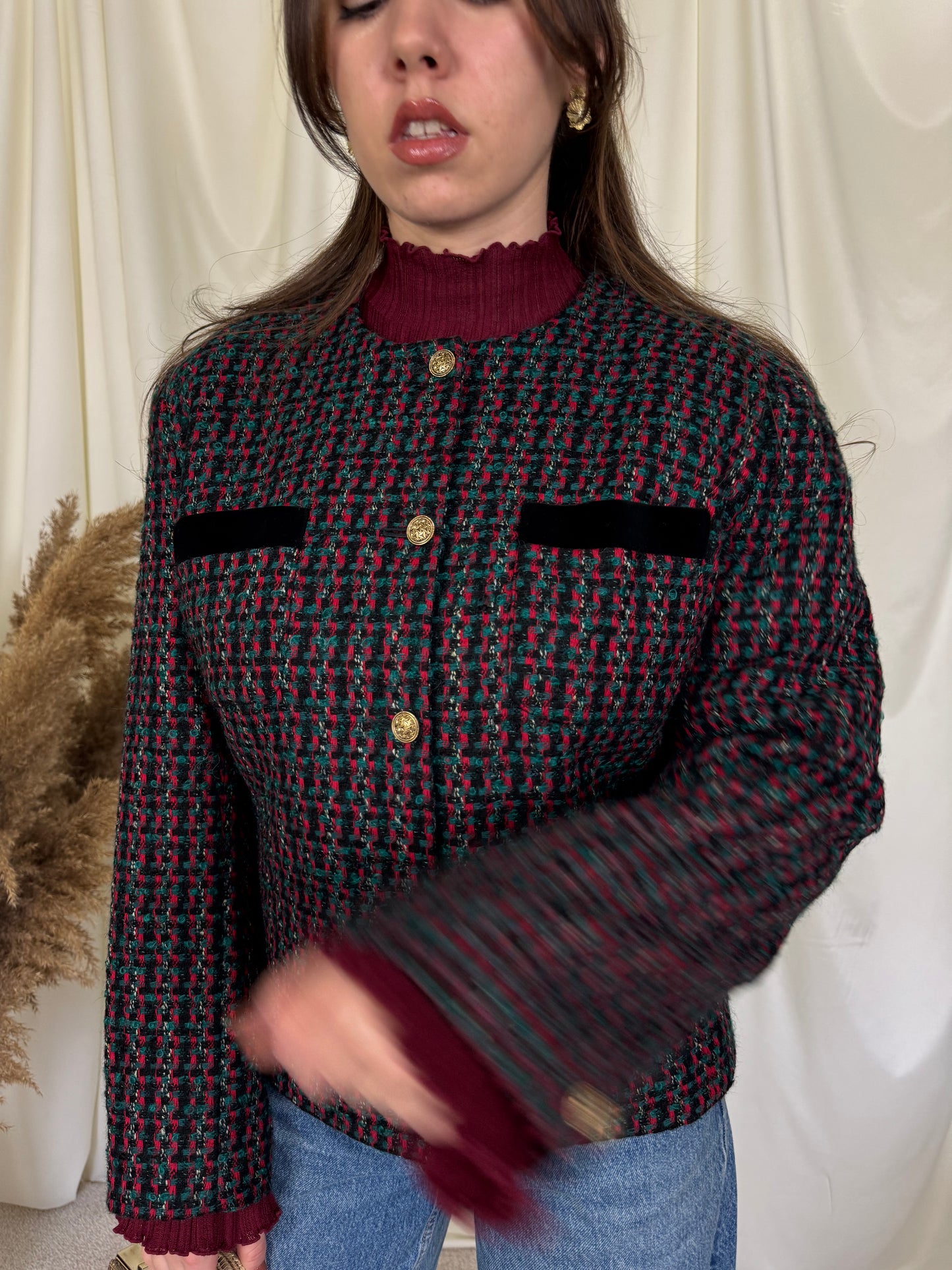 Jacheta din lana tip tweed cu detalii din catifea neagră și nasturi tip bijuterie, mărimea L/XL,