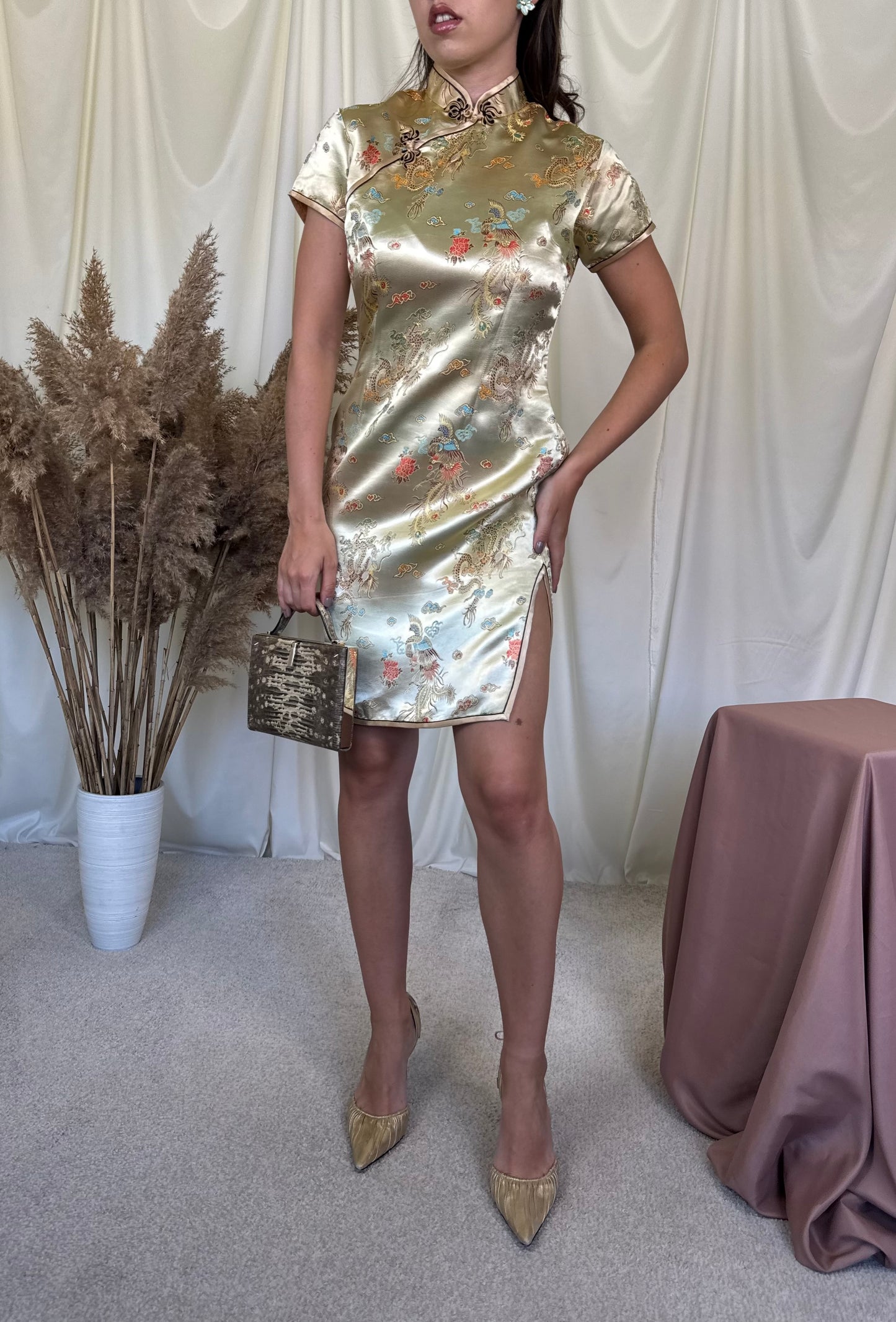 Rochie superbă asiatică cu print și șlițuri laterale (Mărimea S)