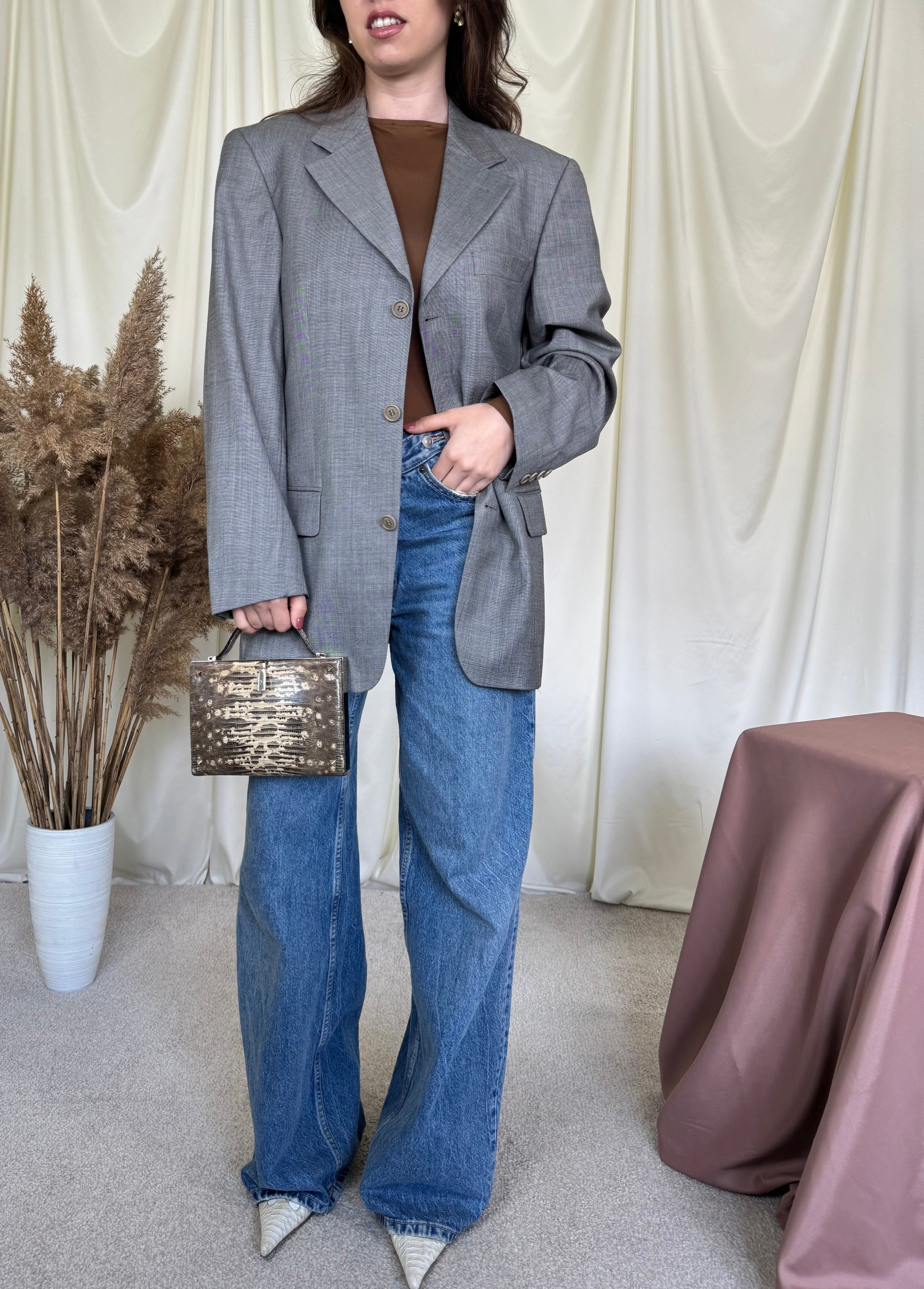 LUXURY – VINTAGE CORNER