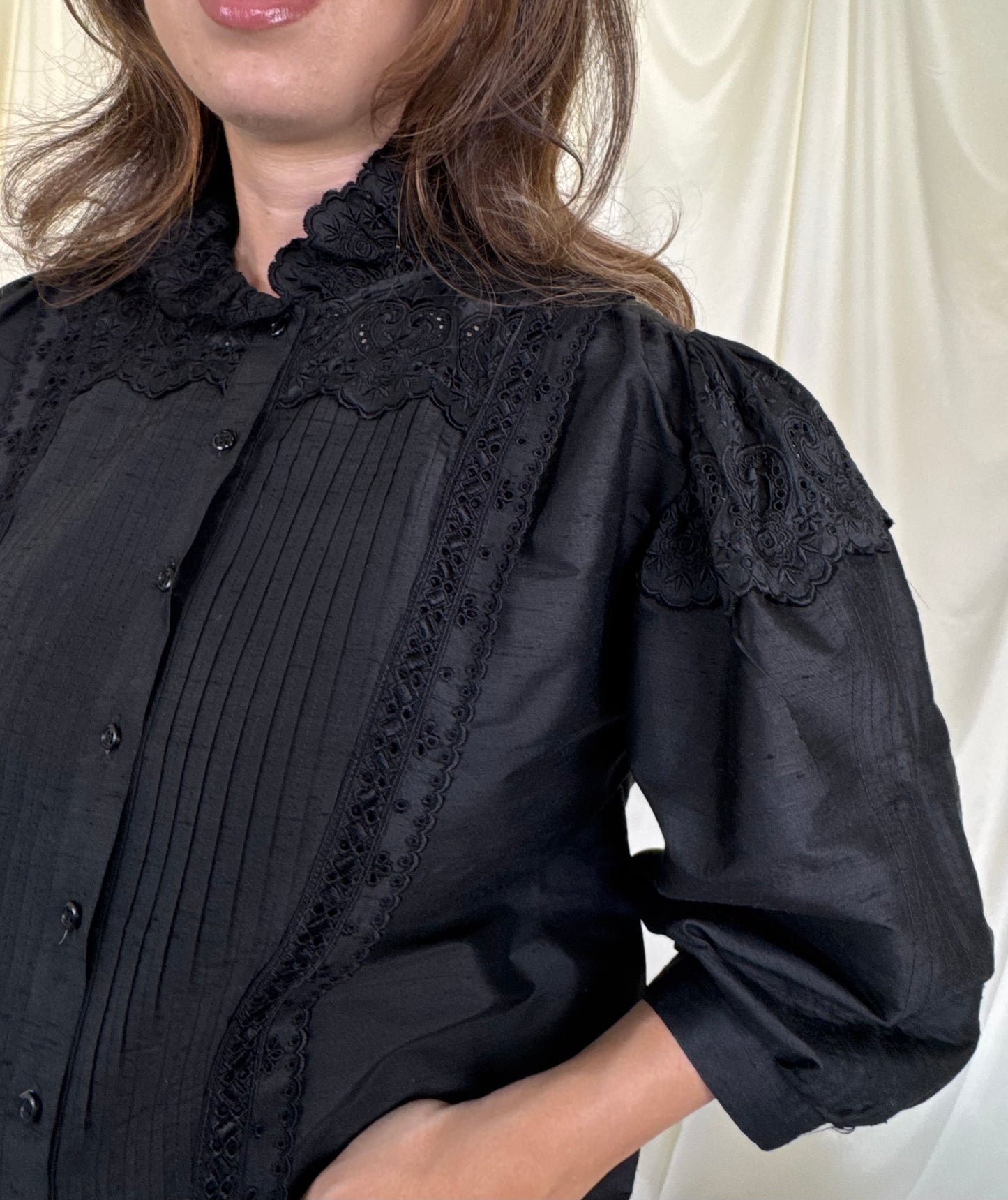 Cămașă vintage din mătase naturală cu broderie (Mărimea L)