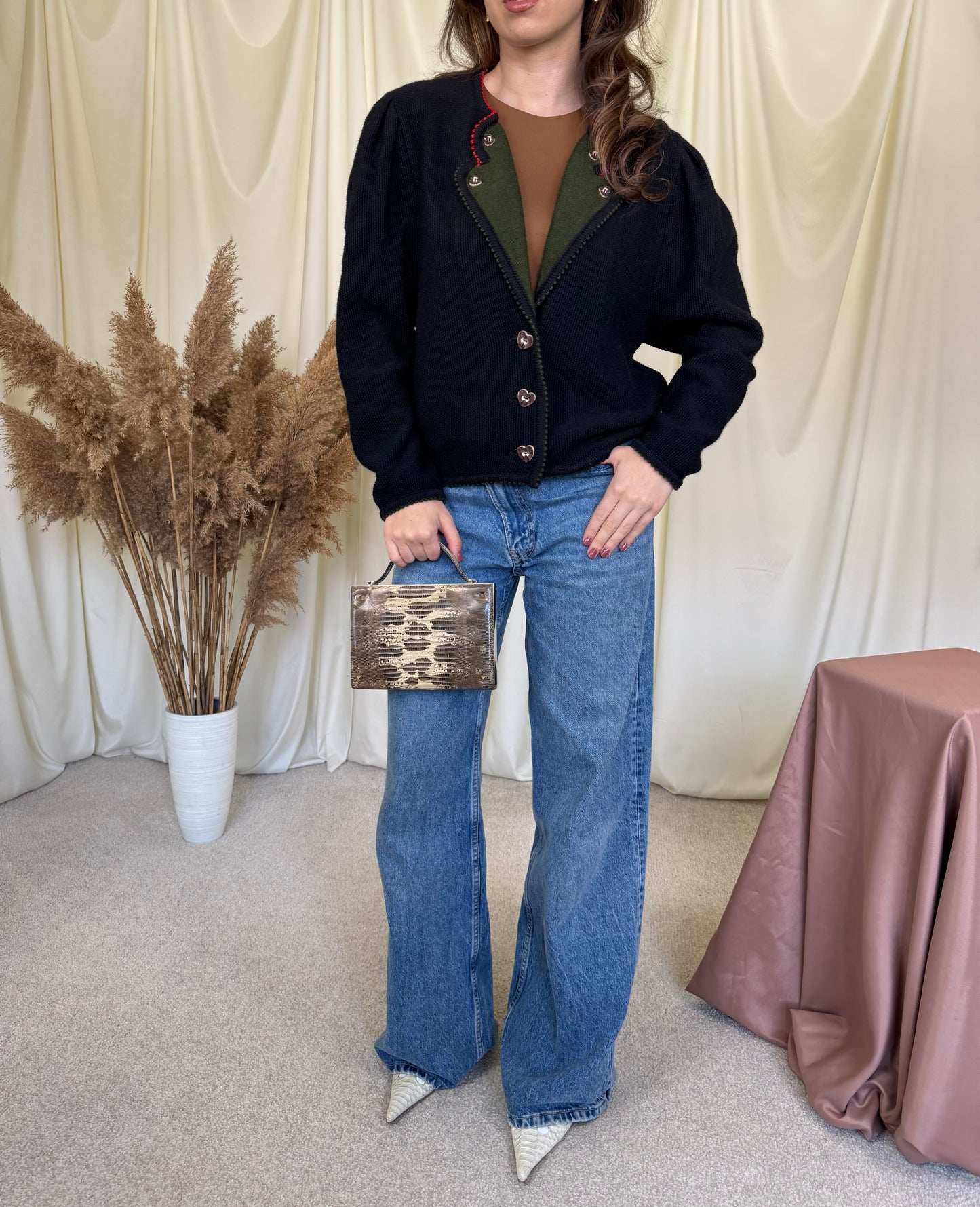 Cardigan vintage din 100% lână cu broderie superbă ( mărimea M/L)