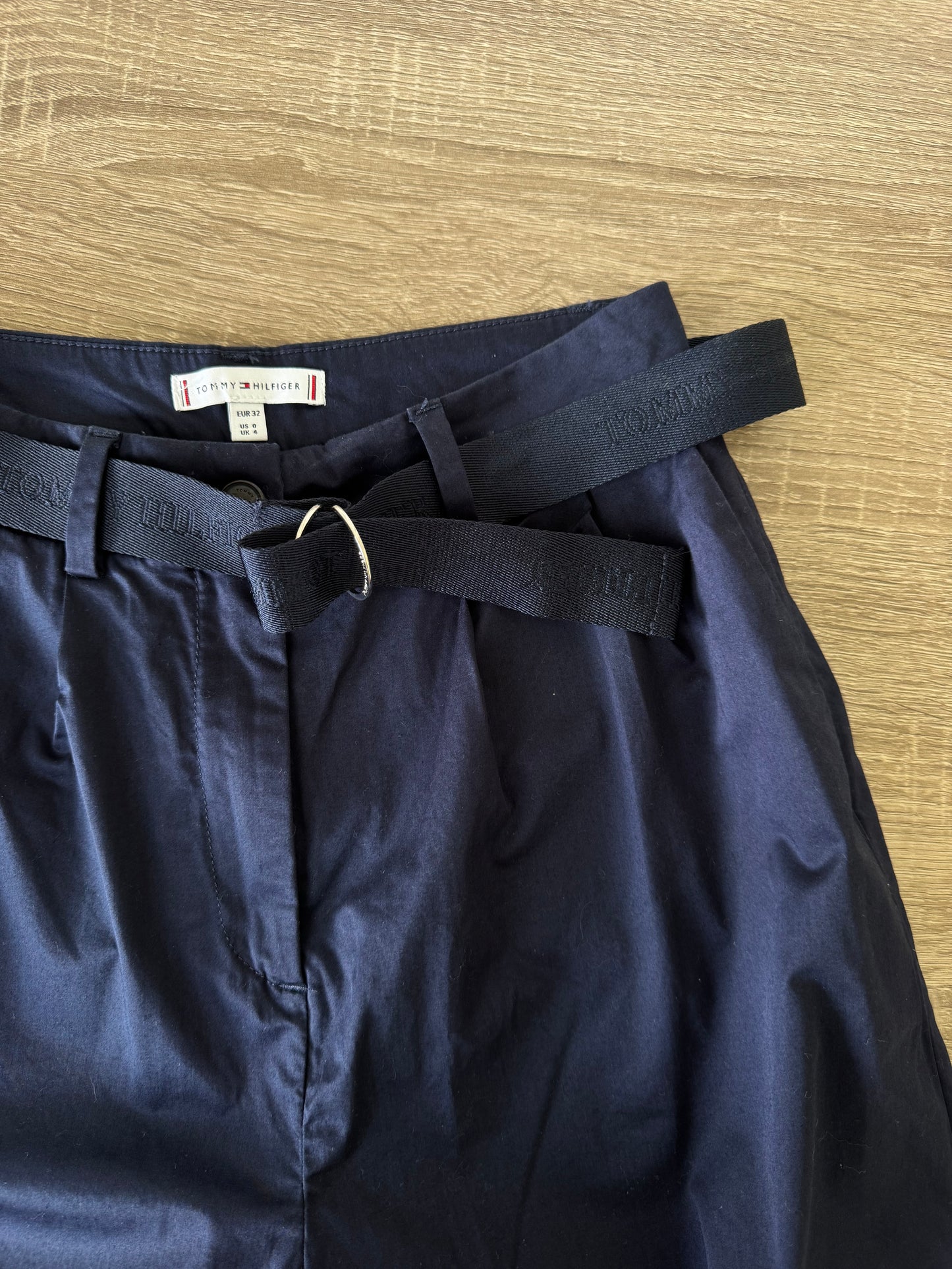 Pantaloni Tommy cu talie super înaltă+ cordon inscripționat ( mărimea xs)