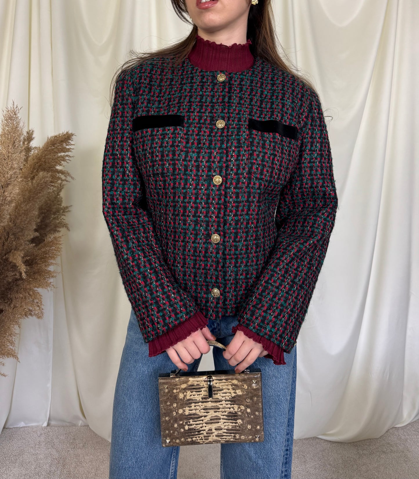 Jacheta din lana tip tweed cu detalii din catifea neagră și nasturi tip bijuterie, mărimea L/XL,