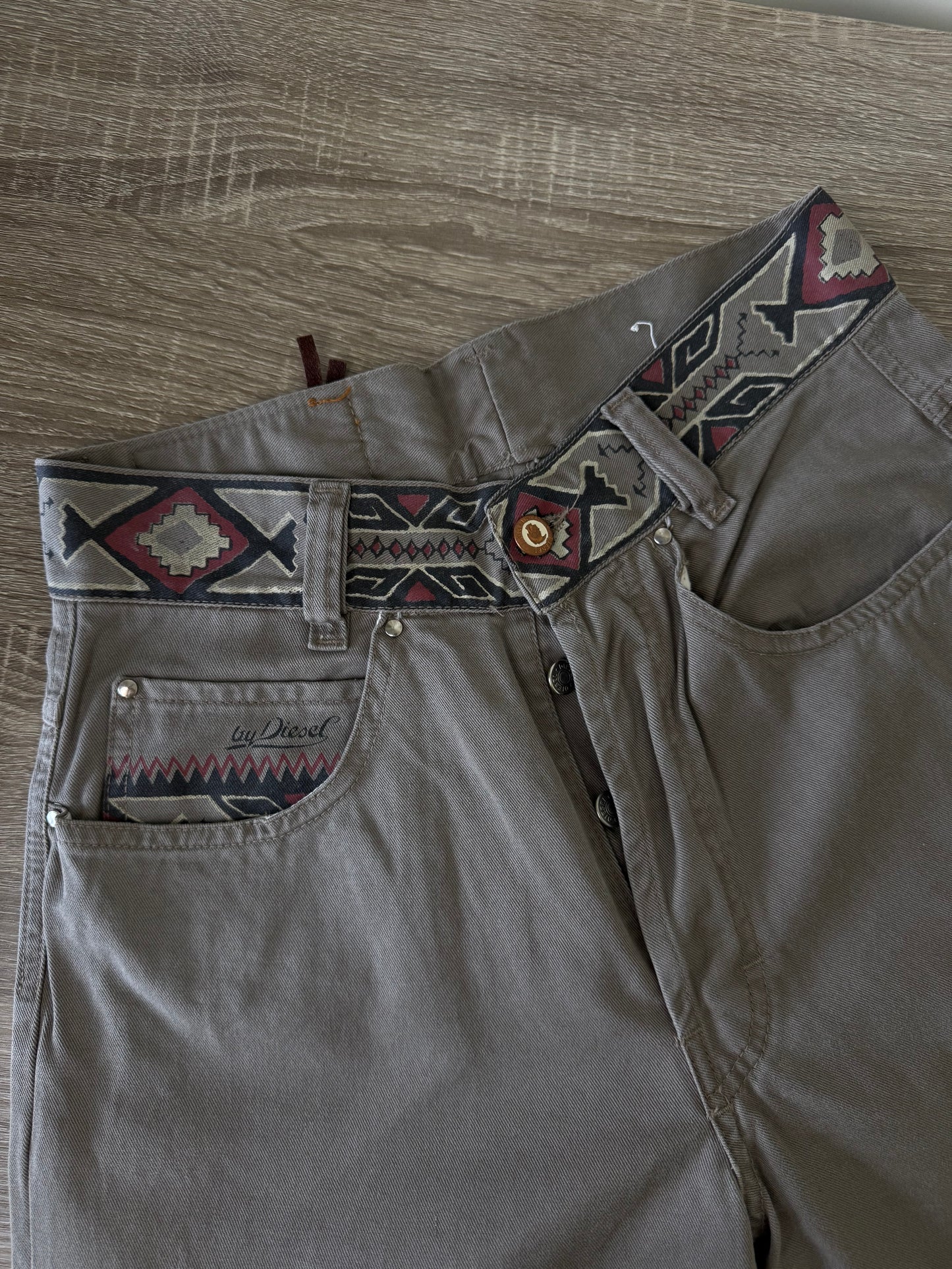 Blugi vintage Diesel din bumbac cu talie înaltă 
(Mărimea S/M)