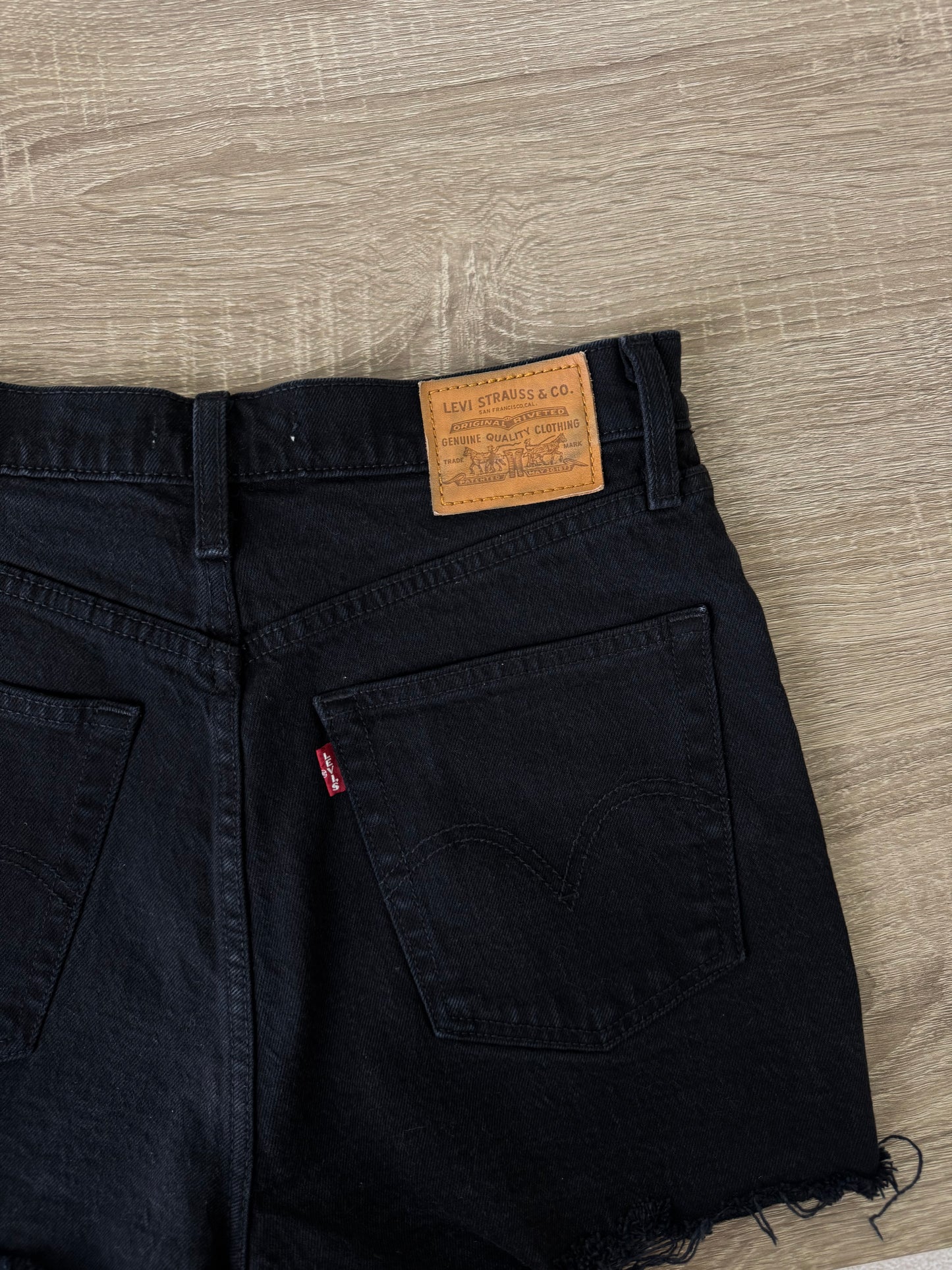 Levi’s RIBCAGE SHORT cu talie înaltă, negru ( mărimea S)