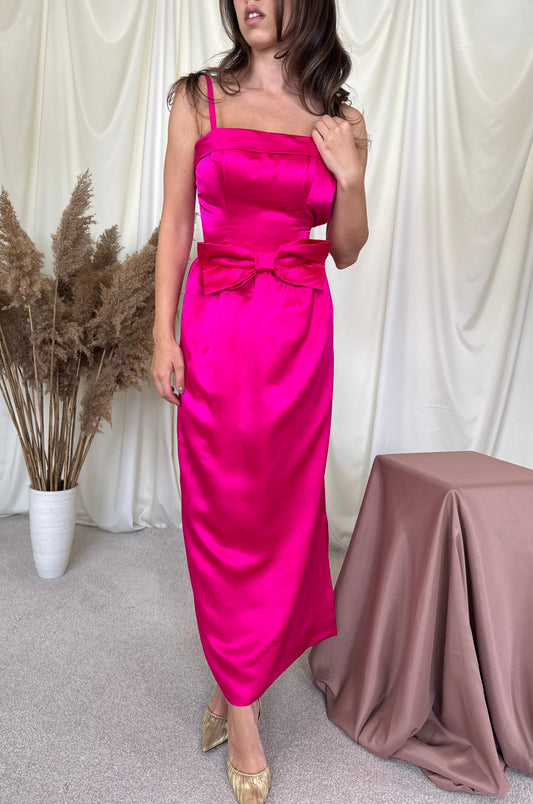Baack! Rochie spectaculoasă vintage din 100% mătase naturală, talie super marcată, silueta elegantă , textura satinata ( mărimea XS)