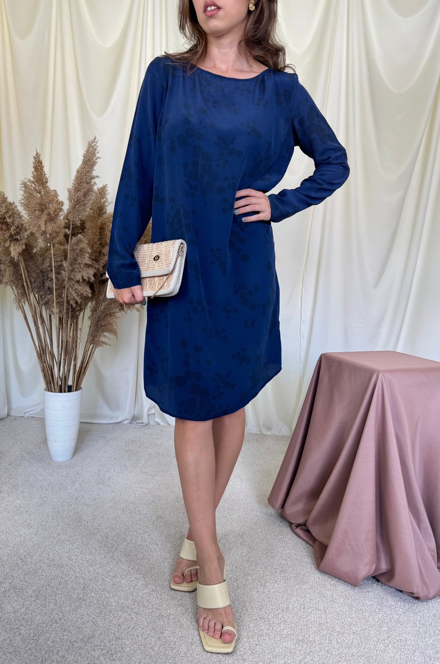 Rochie ATTIC and BARN dark blue din 100% matase cu print finut, croi fluid 
(Mărimea M)