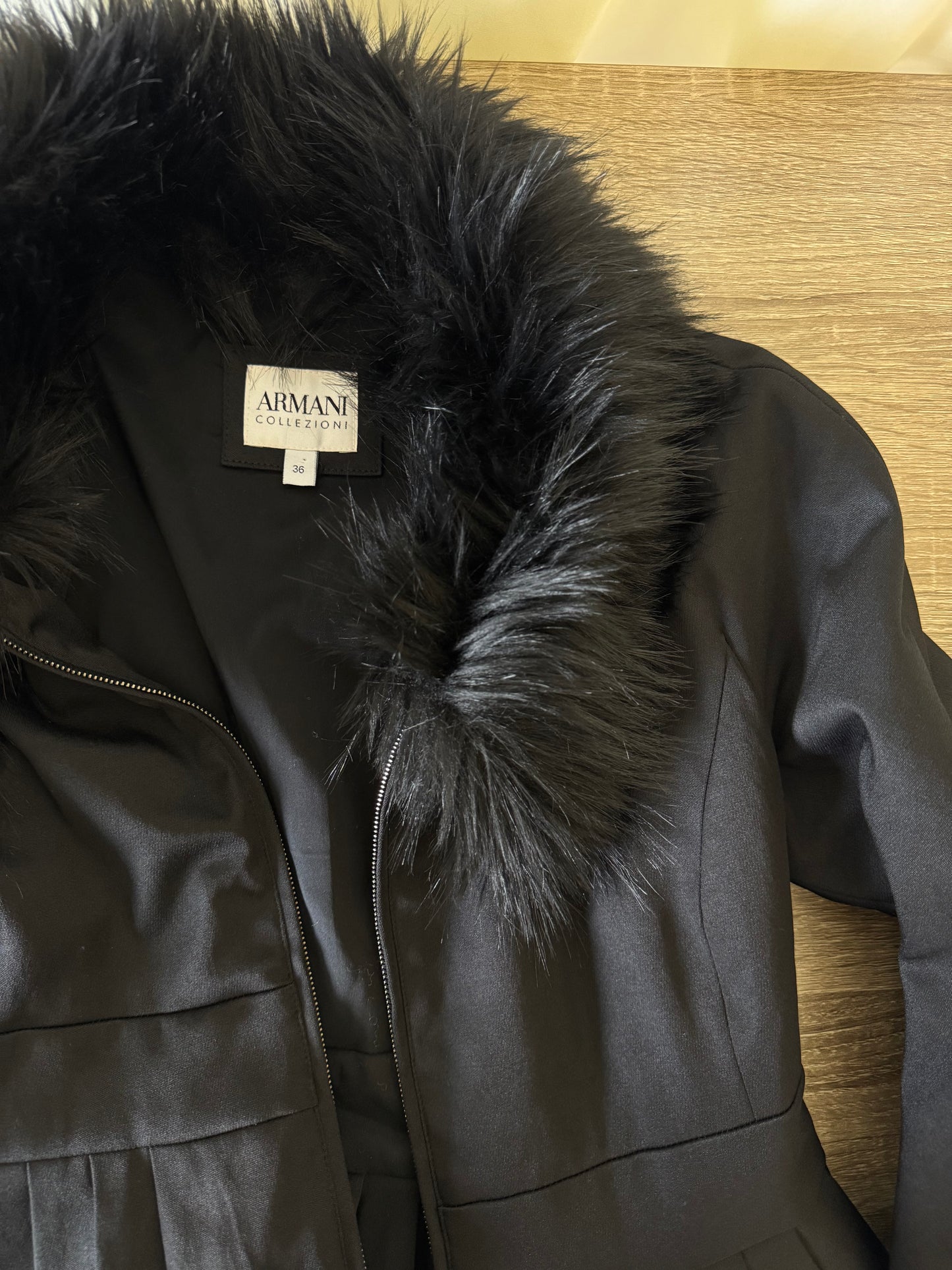 (BACK IN STOCK) Jacheta Armani XS ( mică urmă)