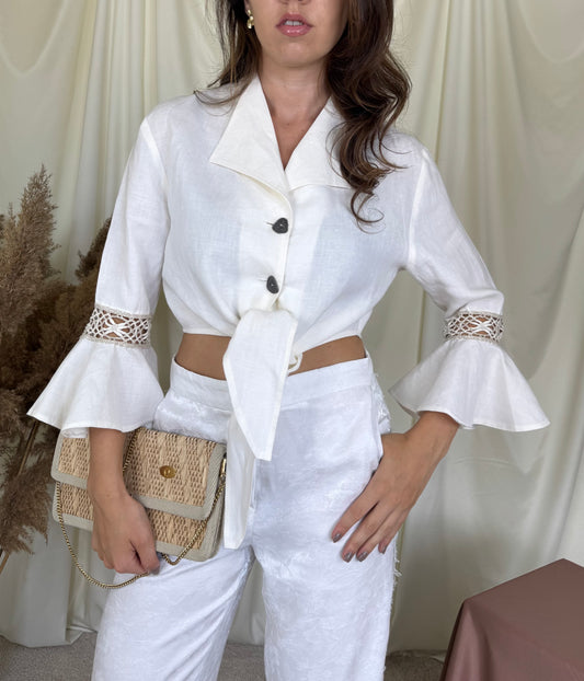 Cămașă vintage din 100% in cu detalii de macrame la mâneci, crop ( mărimea S)