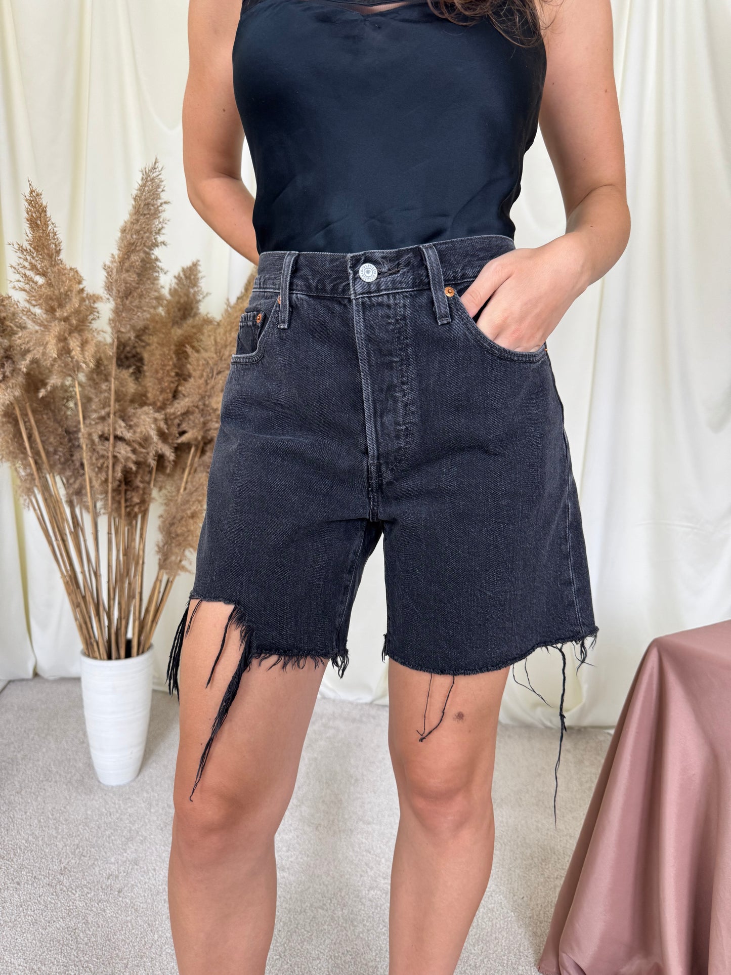 Levi’s 501 Negru cu talie înaltă ( mărimea M)
