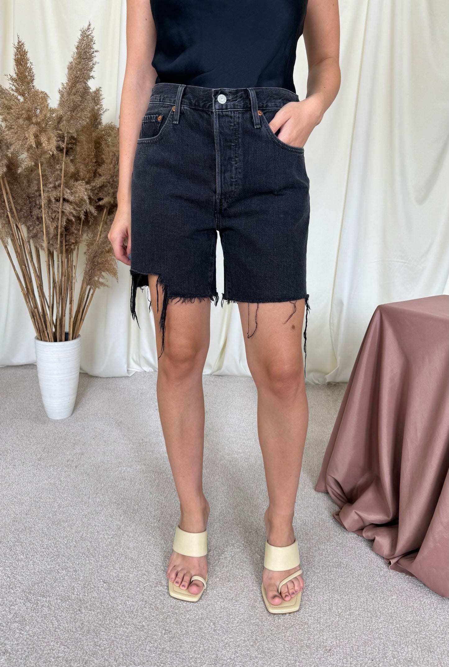 Levi’s 501 Negru cu talie înaltă ( mărimea M)