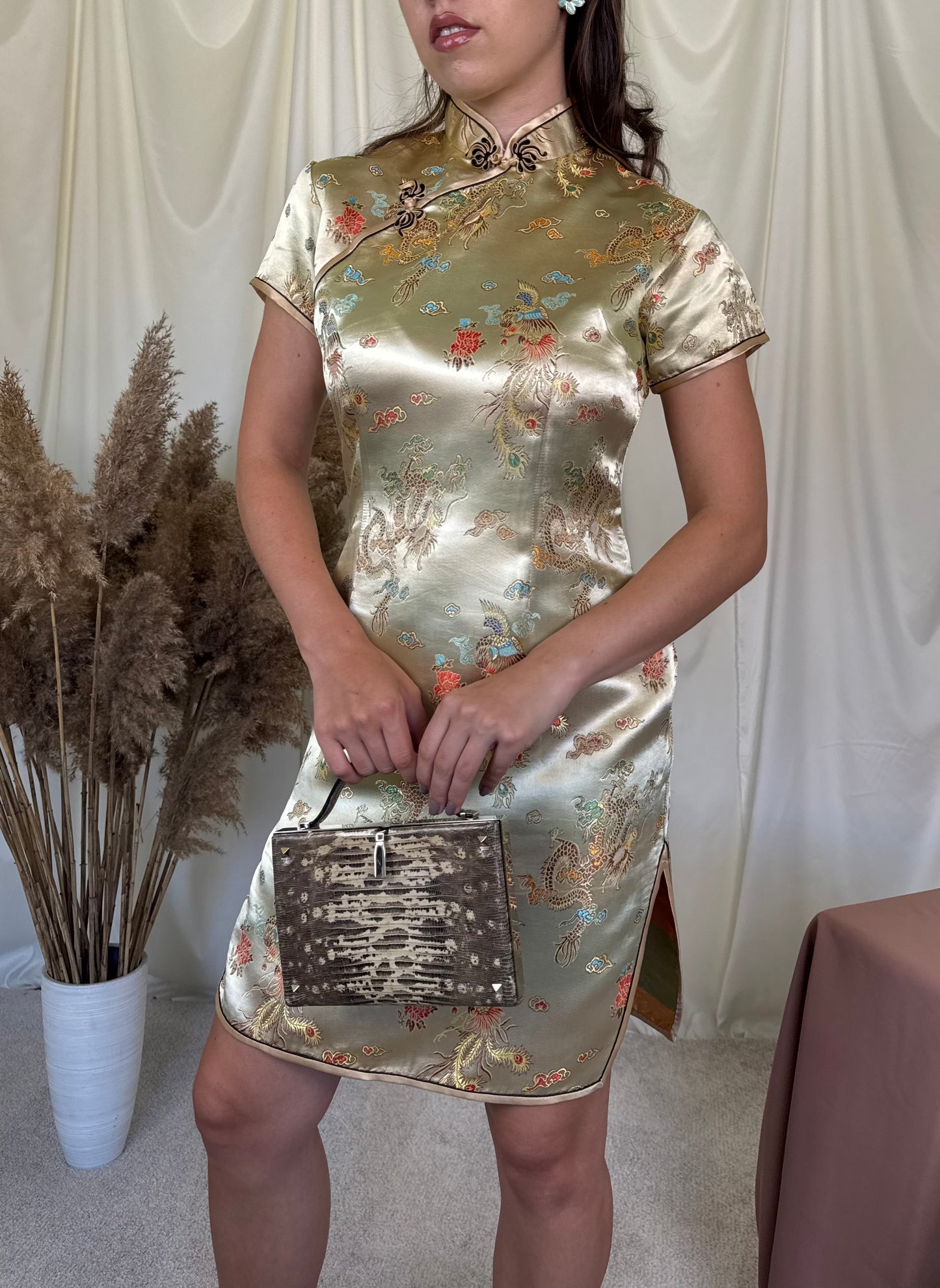 Rochie superbă asiatică cu print și șlițuri laterale (Mărimea S)