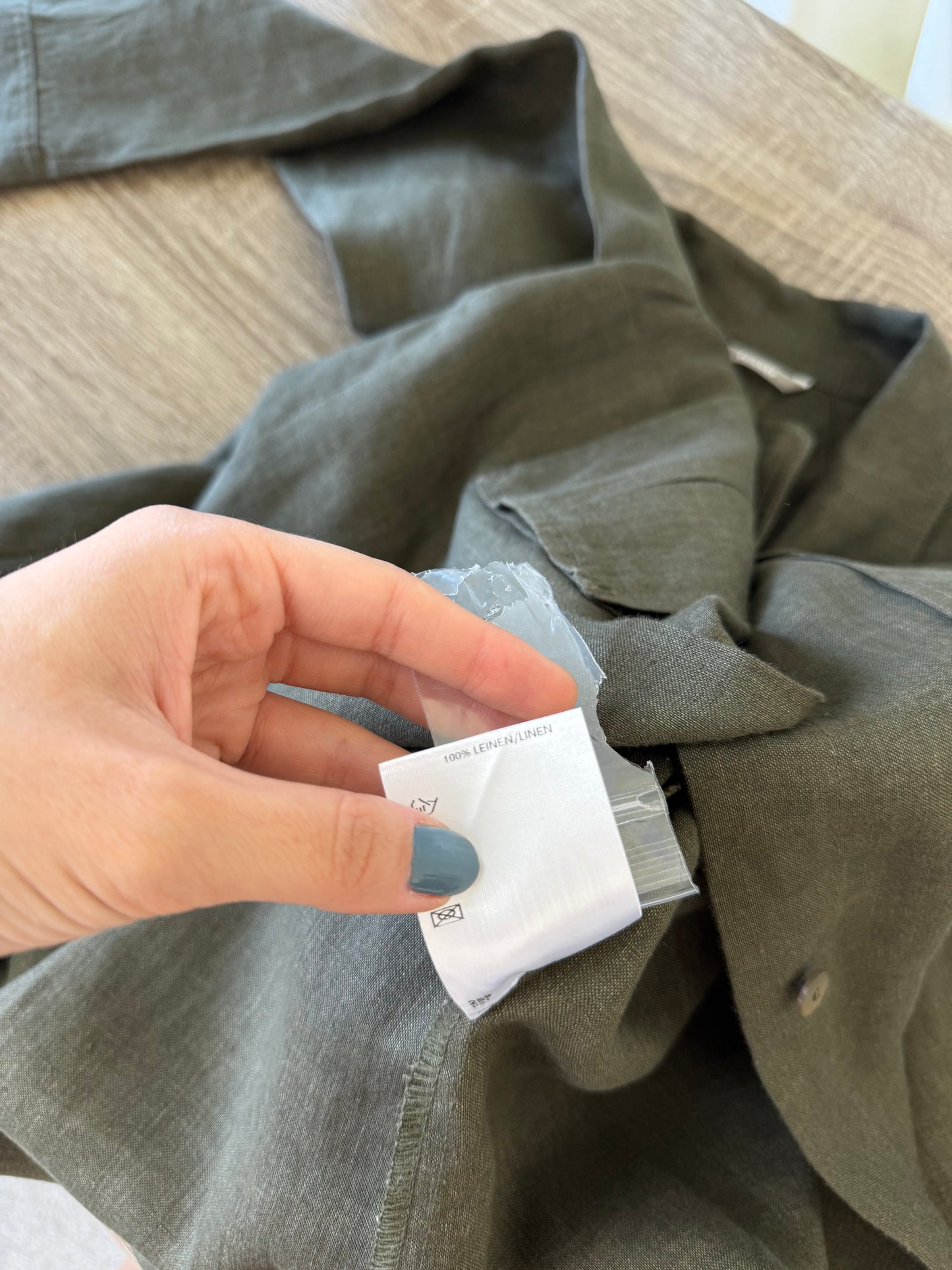 Tunica verde army din 100% in cu șlițuri laterale, produs nou( mărimea L- L/XL)