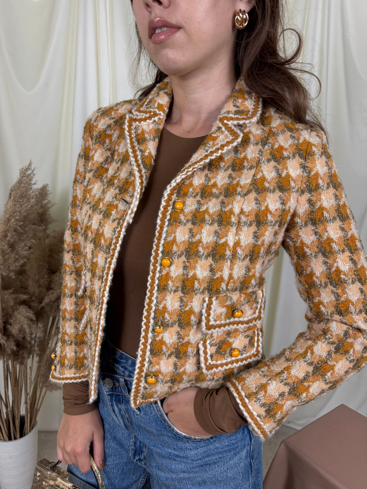 Sacou vintage tip jachetă din tWeed superb de lana, nasturi bijuterie ( mărimea xs)