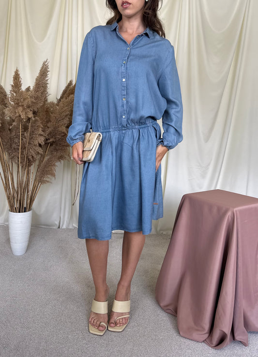 Rochie nouă HUGO BOSS din denim cu talie elastică 
(Mărimea L/XL)