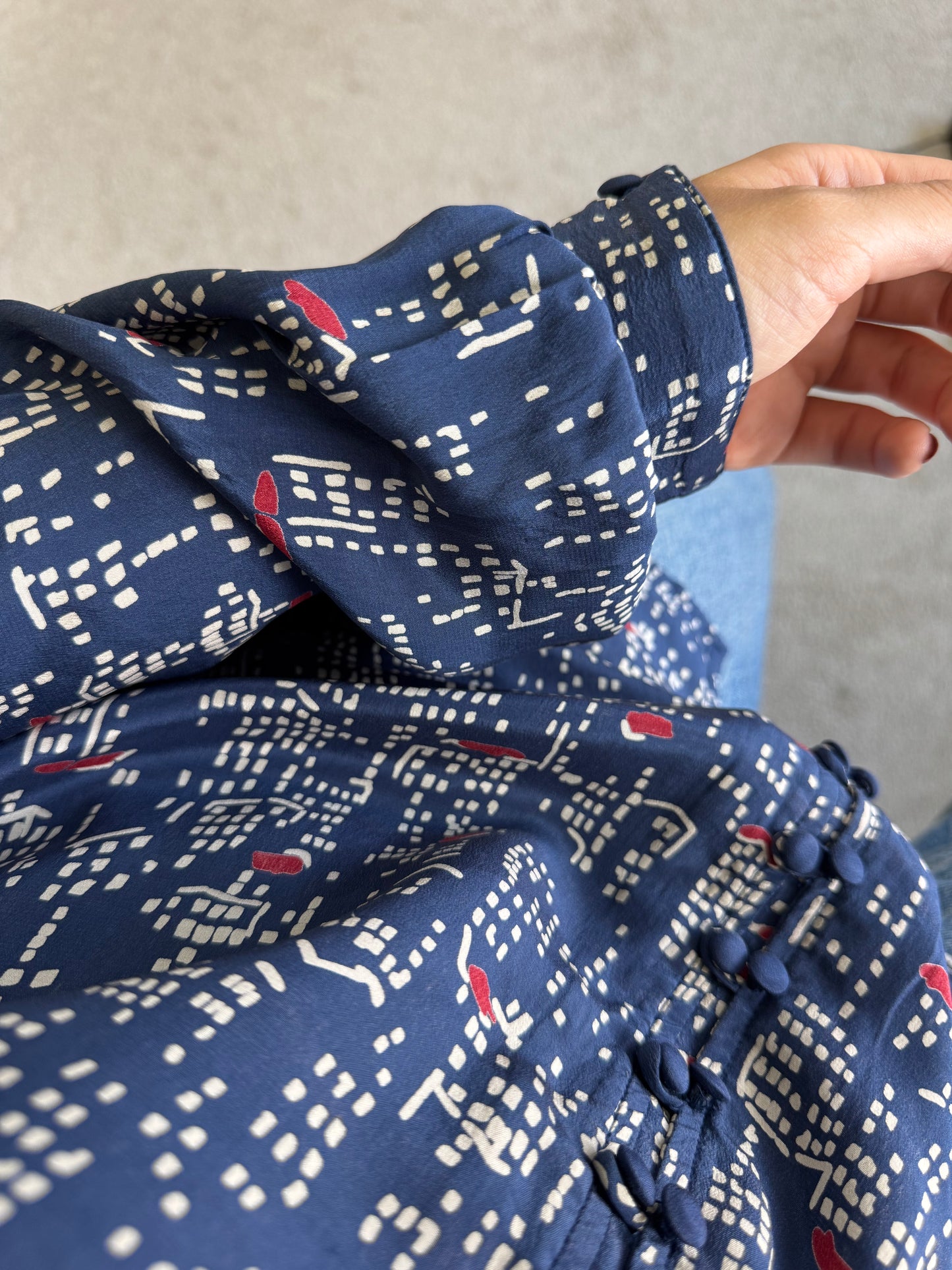Cămașă vintage din mătase bleu cu print și mâneci ample 
(Mărimea S/M)