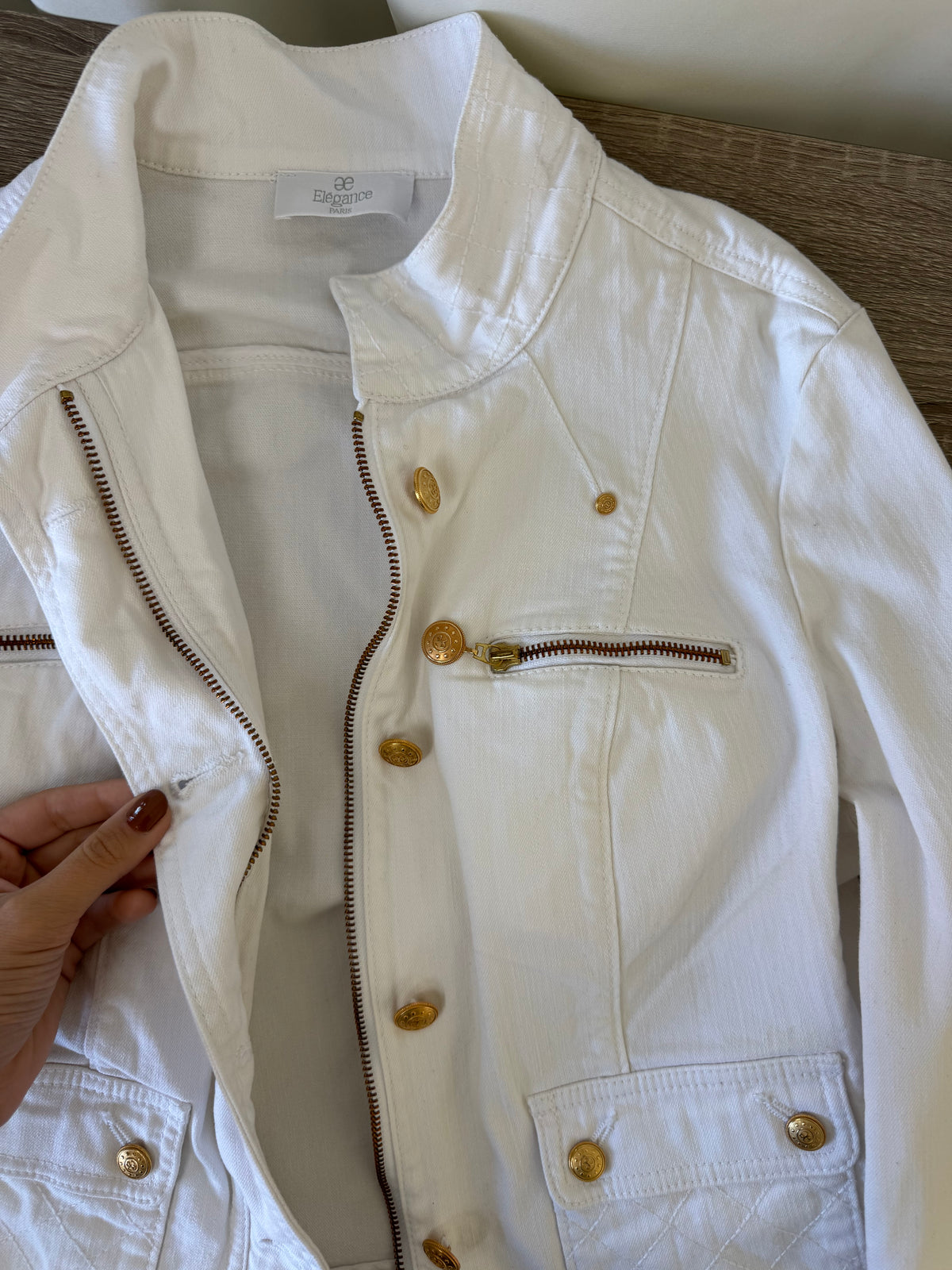 Geaca vintage ELEGANCE PARIS din denim de bumbac cu nasturi metalici inscripționați ( mărimea M)