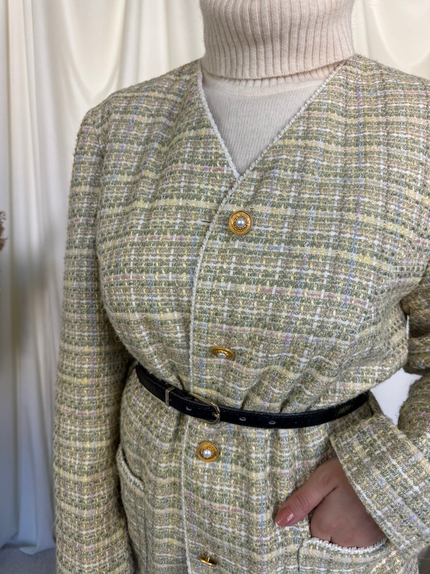 Jacheta/ sacou vintage superb din tweed cu nasturi tip bijuterie, mărimea L ( imbracat pe S)