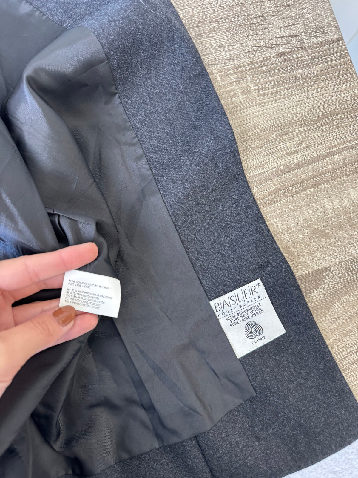 Sacou vintage elegant din stofă calitativă de 100% lână gri cu detalii din catifea de bumbac ( mărimea M/L)