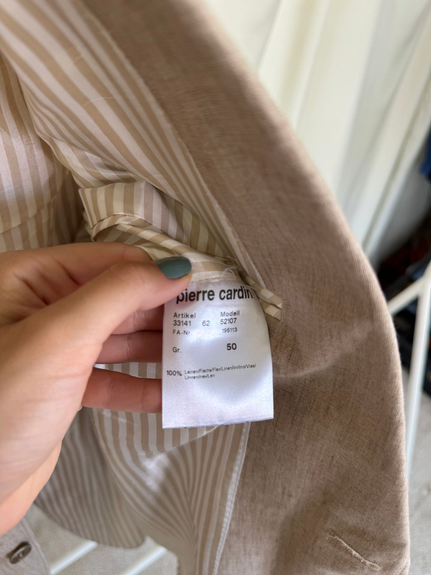 Sacou PIERRE CARDIN de vară din 100% in
Stare impecabilă / ca nou. 
(Mărimea M/L)