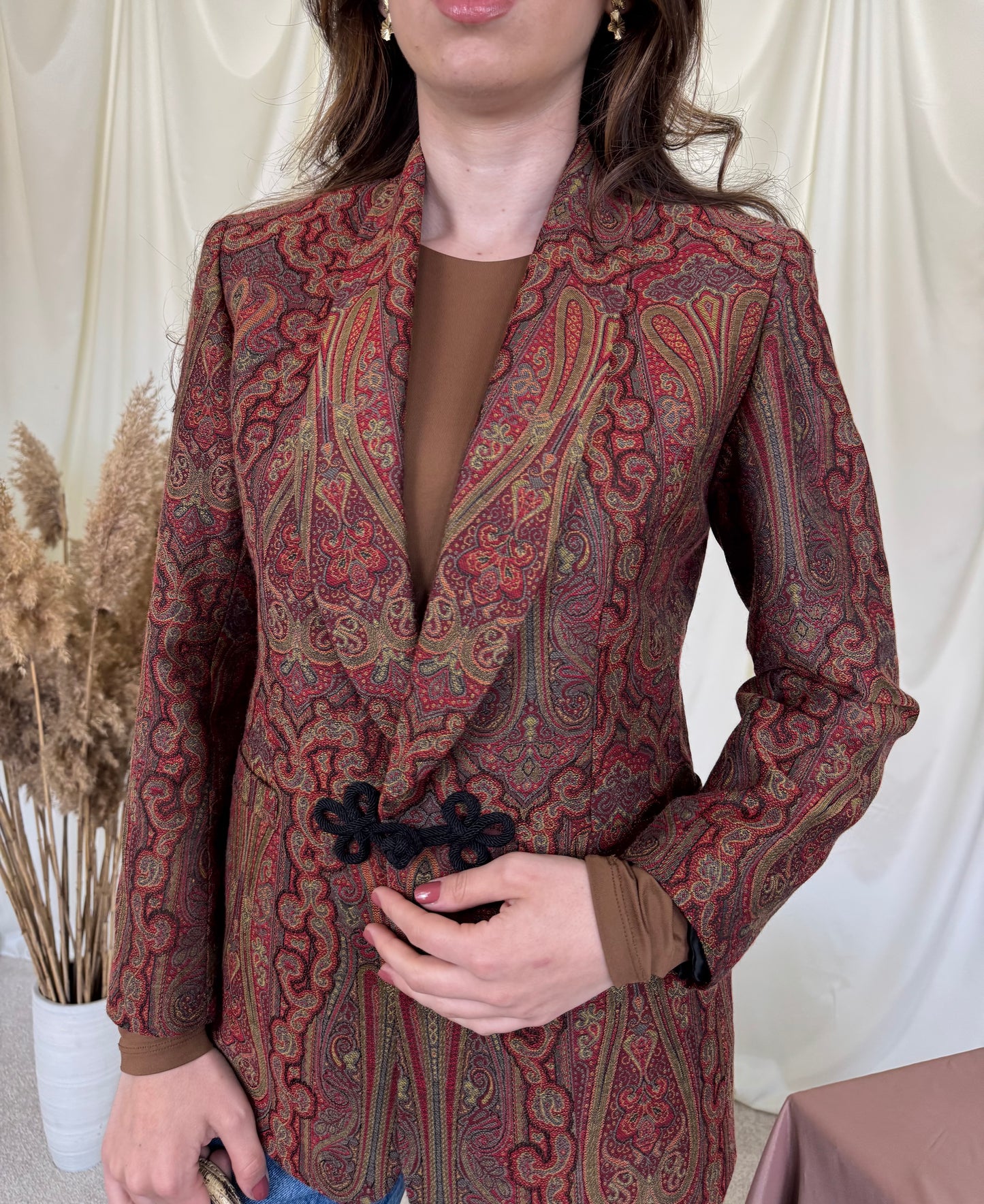 Sacou superb din lana și acetat cu print în stil Etro și umeri marcați 
(Mărimea S)